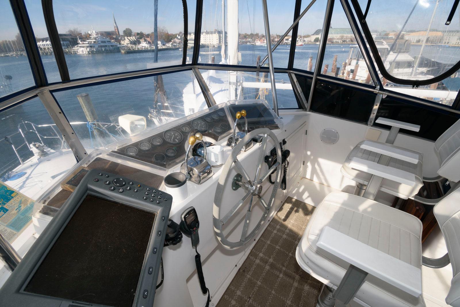 M 9560 EF Knot 10 Yacht Sales
