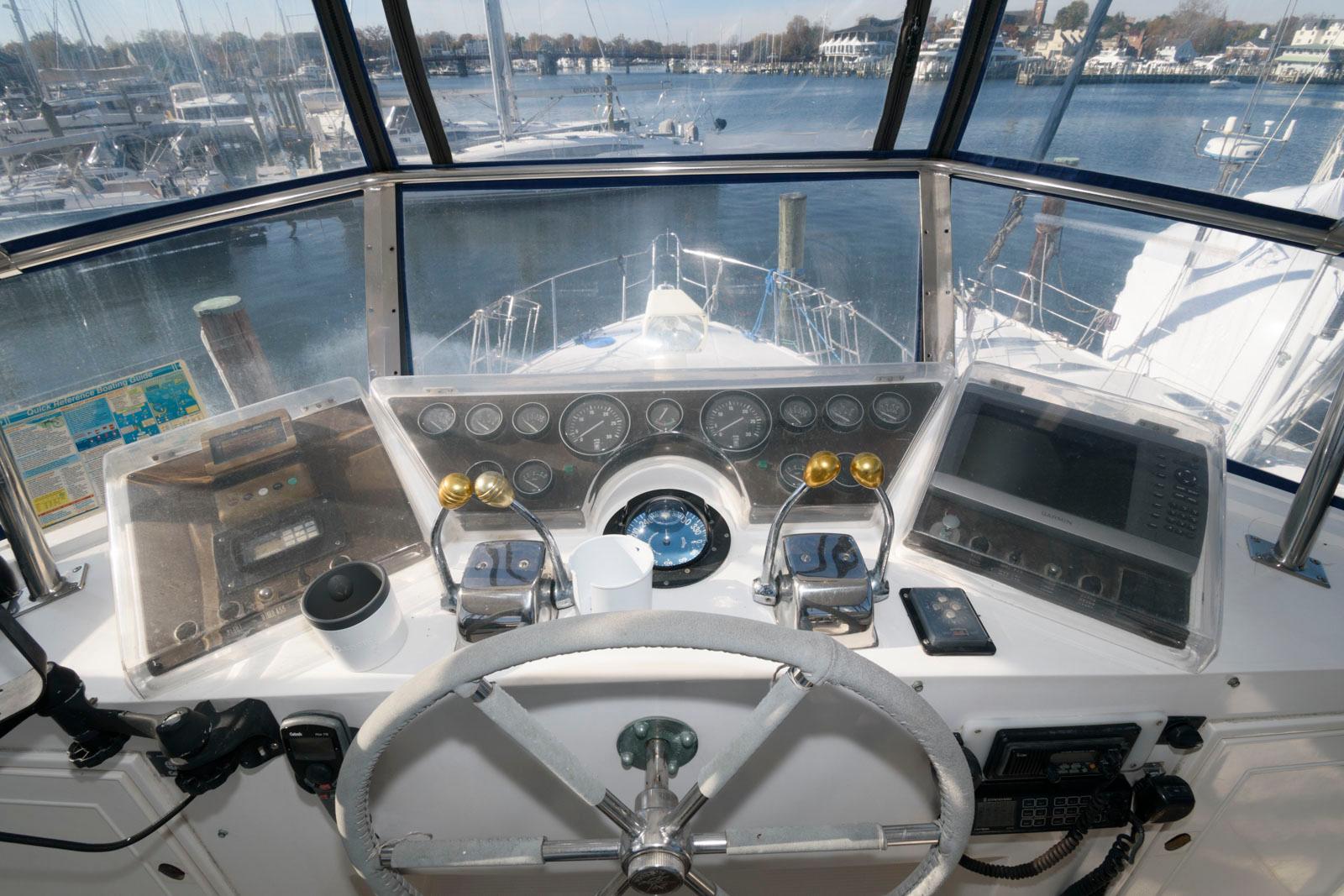 M 9560 EF Knot 10 Yacht Sales