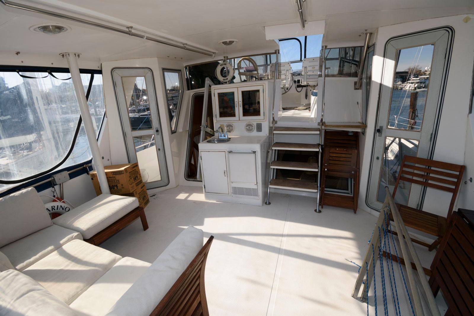M 9560 EF Knot 10 Yacht Sales