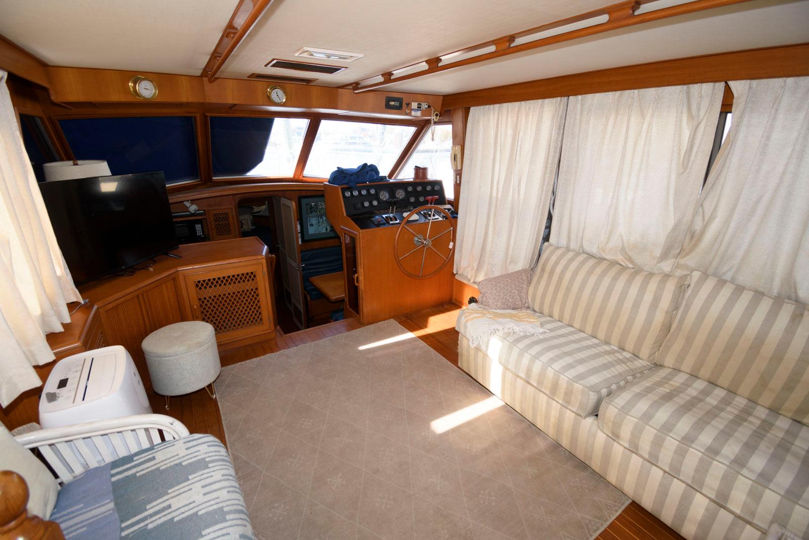 M 9560 EF Knot 10 Yacht Sales