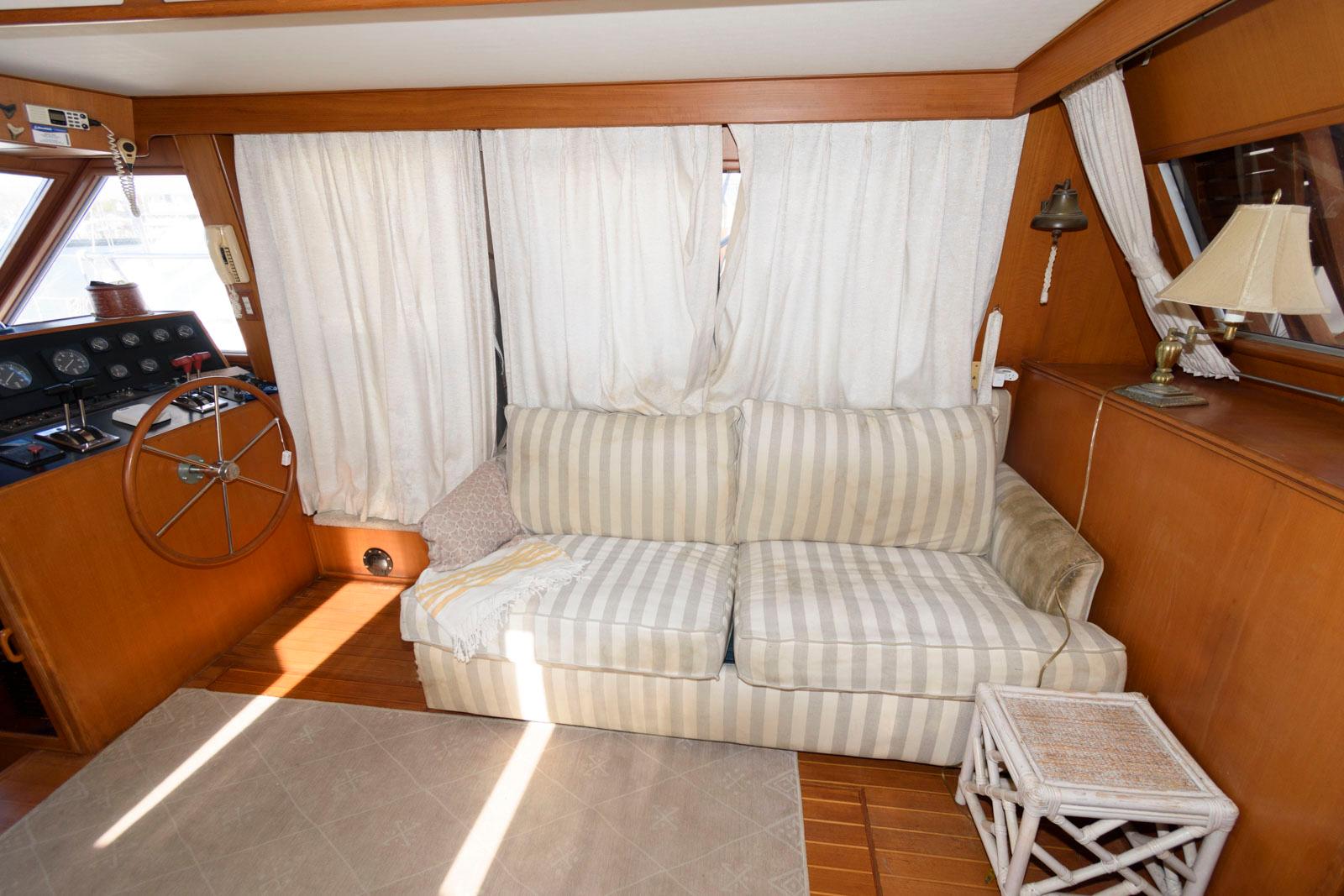 M 9560 EF Knot 10 Yacht Sales