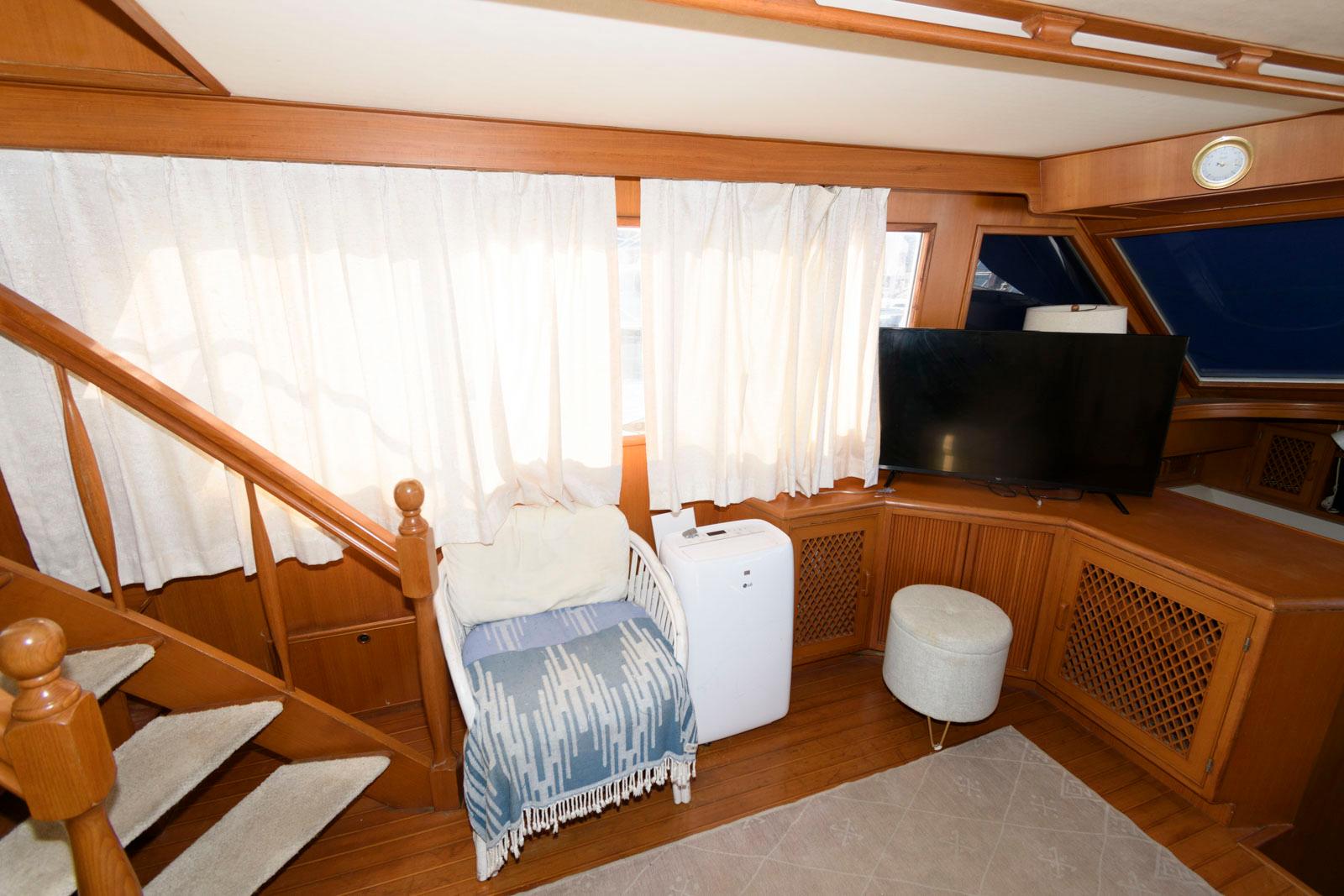 M 9560 EF Knot 10 Yacht Sales