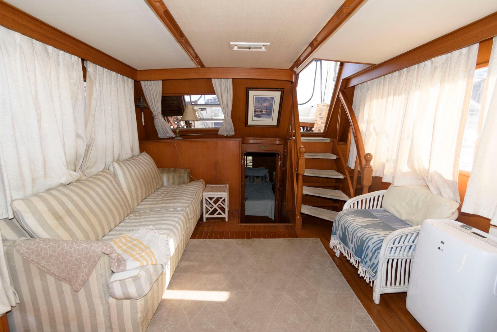 M 9560 EF Knot 10 Yacht Sales