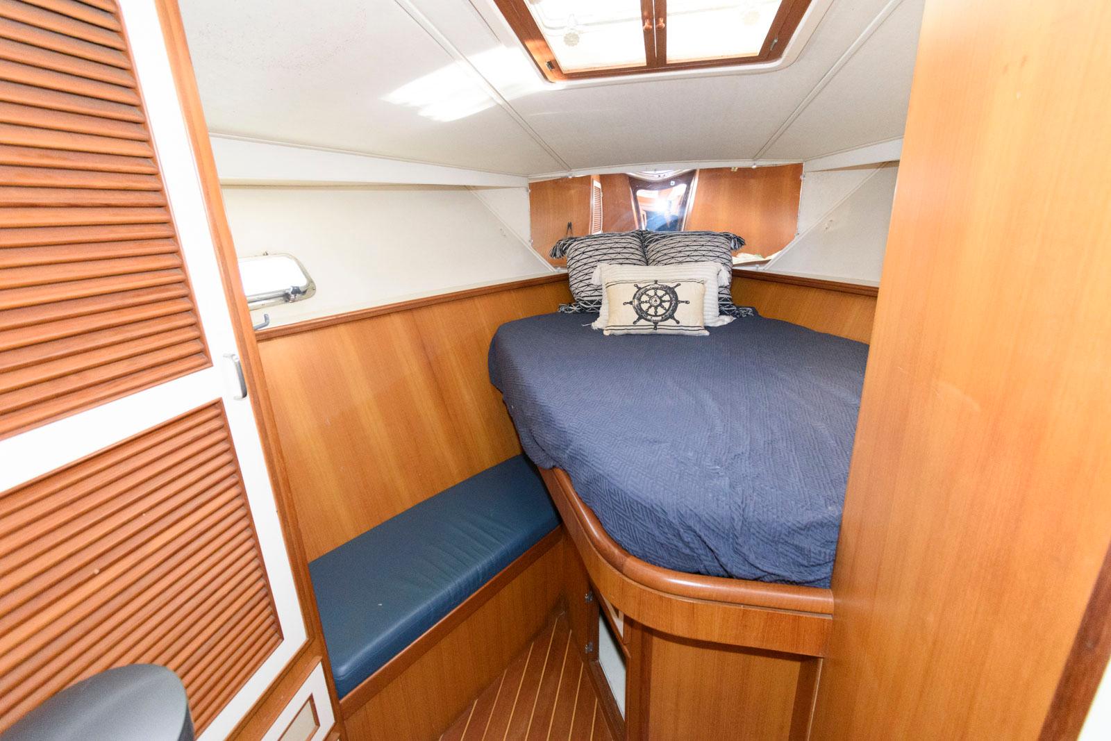 M 9560 EF Knot 10 Yacht Sales