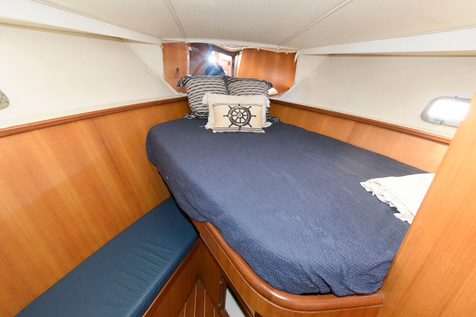 M 9560 EF Knot 10 Yacht Sales