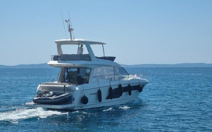 2022 Prestige 61 