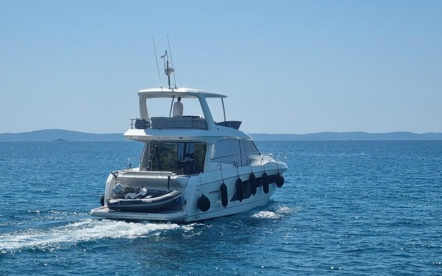 2022 Prestige 61 