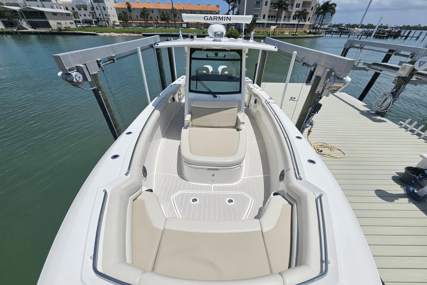 2021-boston-whaler-330-outrage-power-9820114-981505322-0-060620251159-10