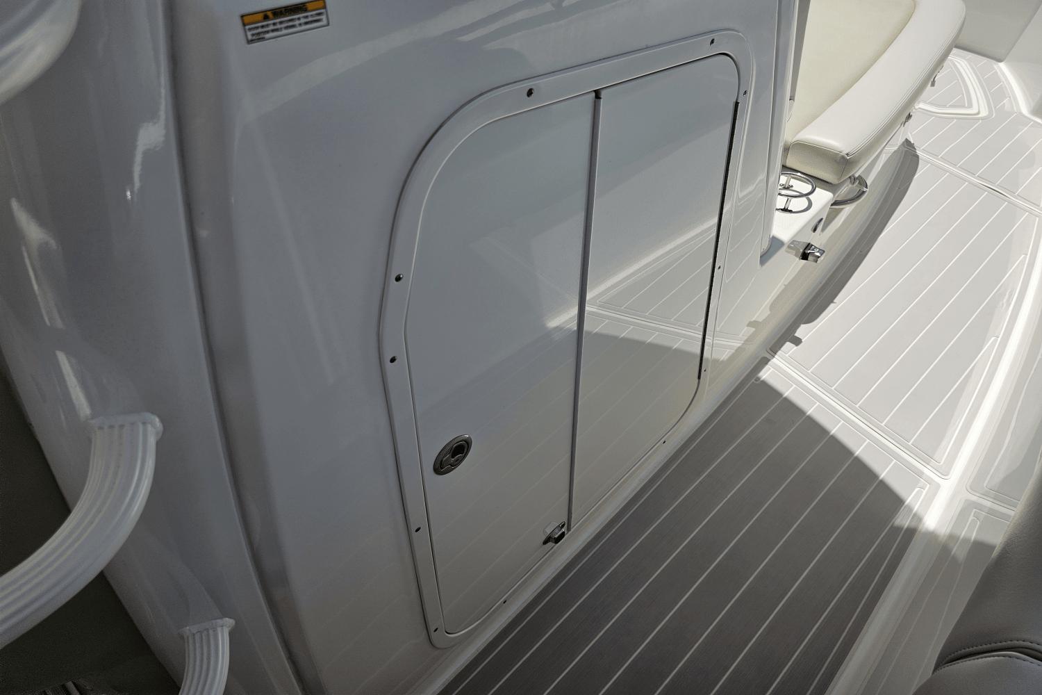 2021-boston-whaler-330-outrage-power-9820114-981505333-0-060620251200-69