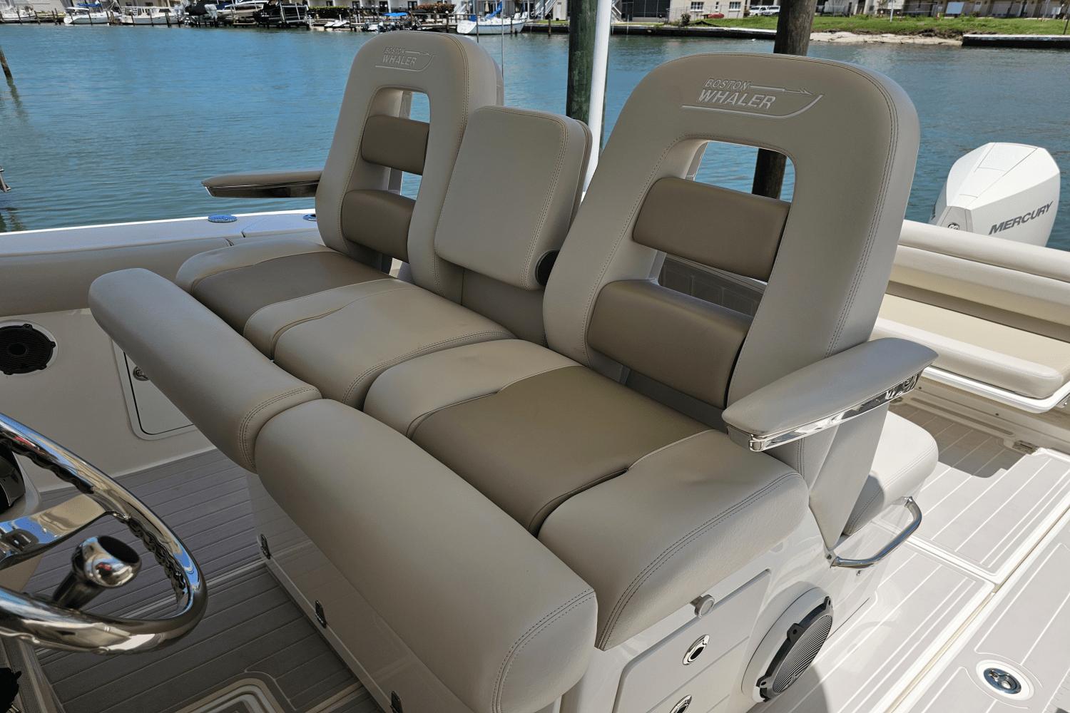 2021-boston-whaler-330-outrage-power-9820114-981505334-0-060620251159-34