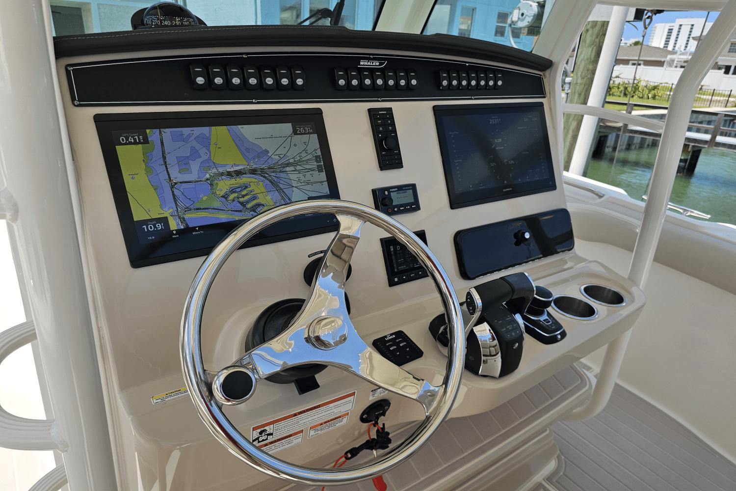 2021-boston-whaler-330-outrage-power-9820114-981505337-0-060620251159-36