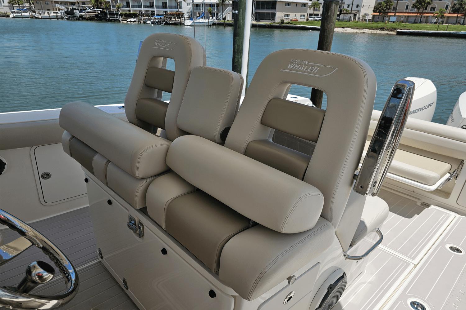 2021-boston-whaler-330-outrage-power-9820114-981505342-0-060620251159-35