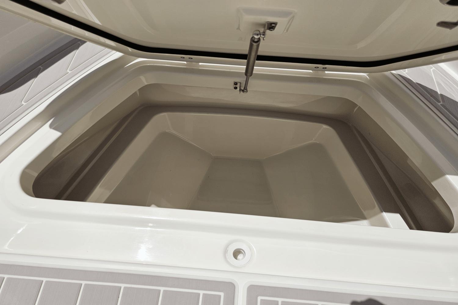2021-boston-whaler-330-outrage-power-9820114-981505344-0-060620251159-18