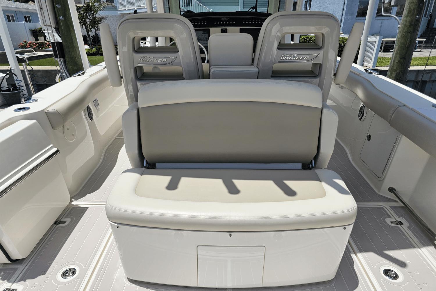 2021-boston-whaler-330-outrage-power-9820114-981505346-0-060620251200-61