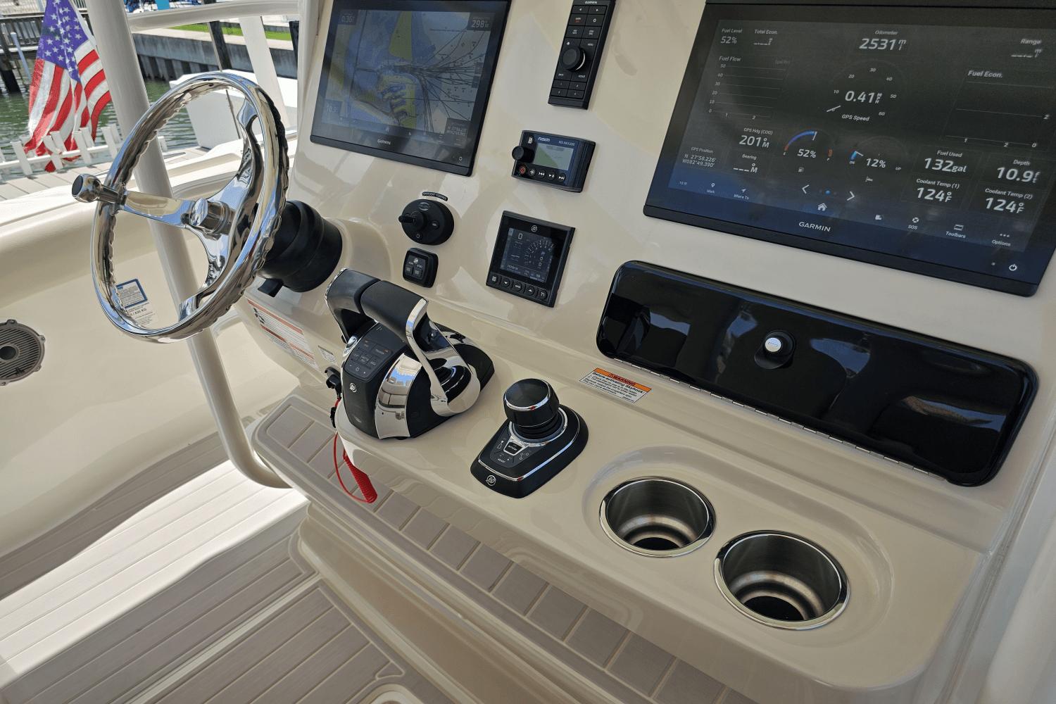 2021-boston-whaler-330-outrage-power-9820114-981505347-0-060620251159-52