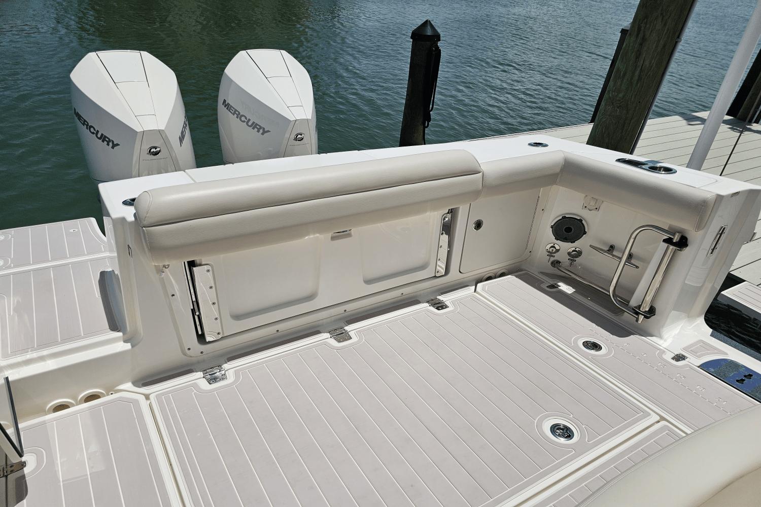 2021-boston-whaler-330-outrage-power-9820114-981505354-0-060620251159-60