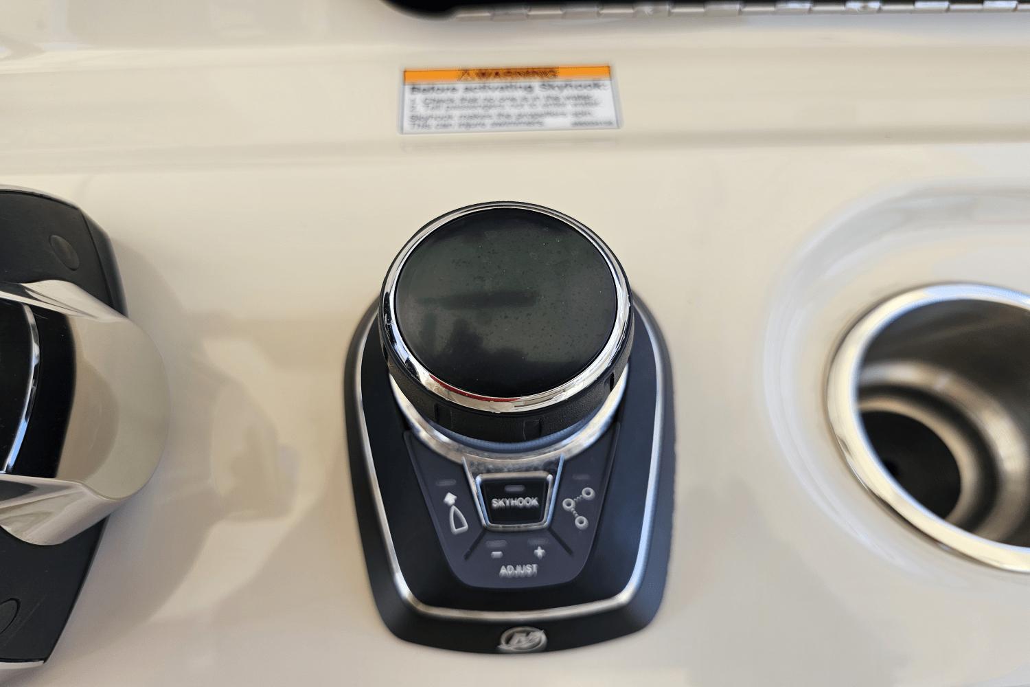 2021-boston-whaler-330-outrage-power-9820114-981505355-0-060620251159-49