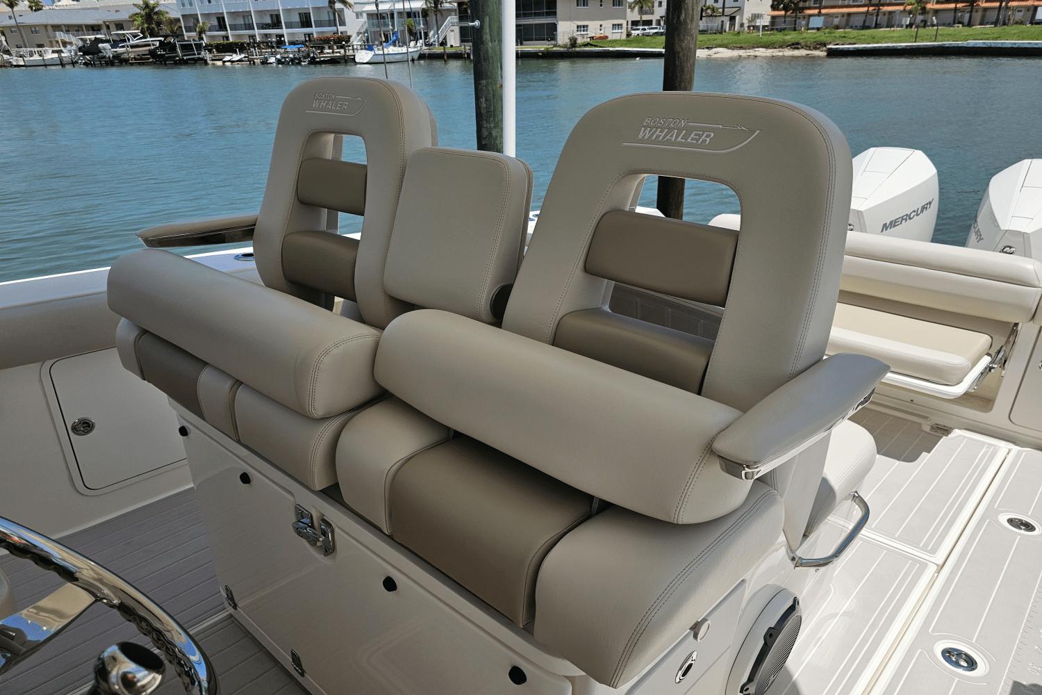 2021-boston-whaler-330-outrage-power-9820114-981505374-0-060620251159-33