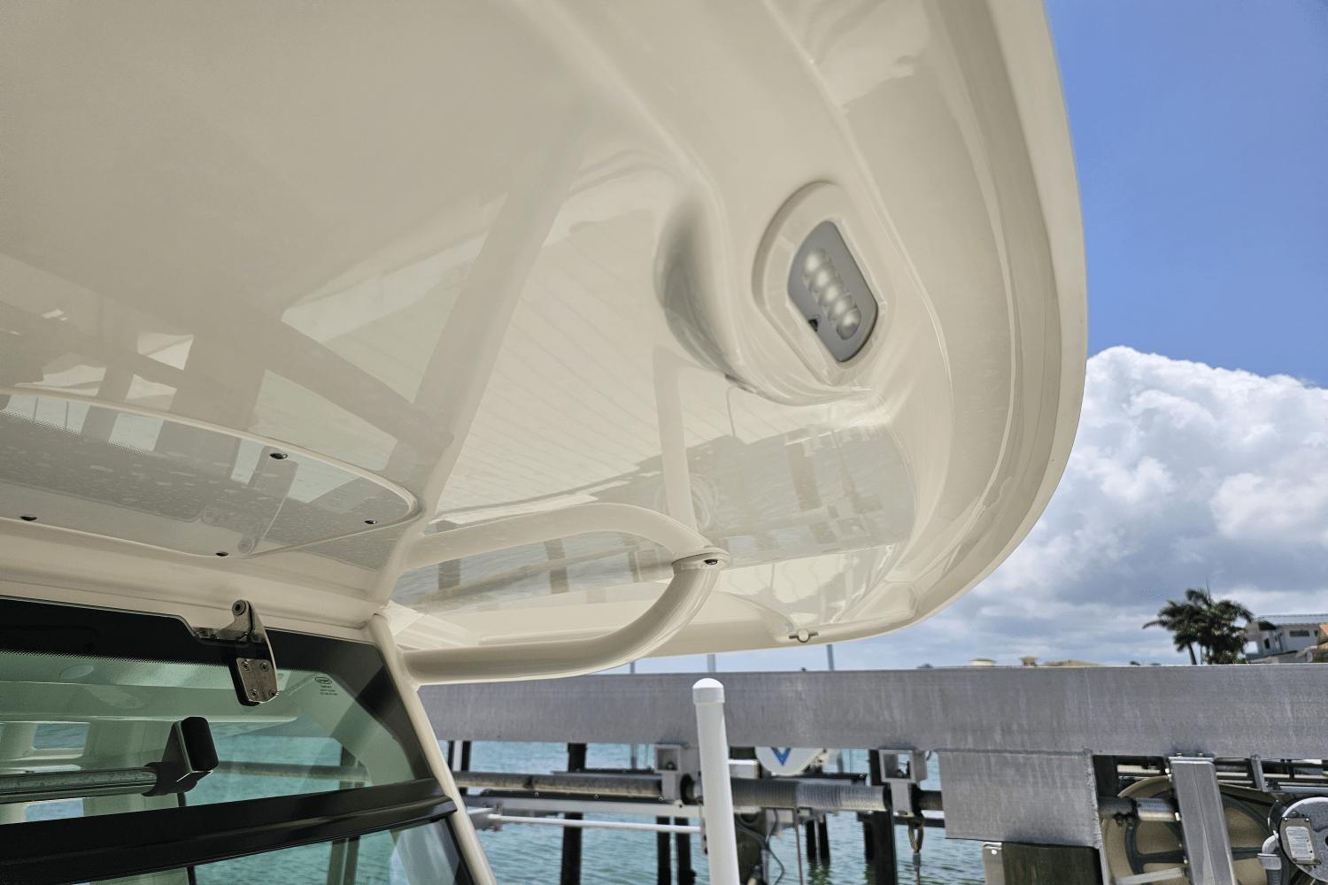 2021-boston-whaler-330-outrage-power-9820114-981505376-0-060620251200-89