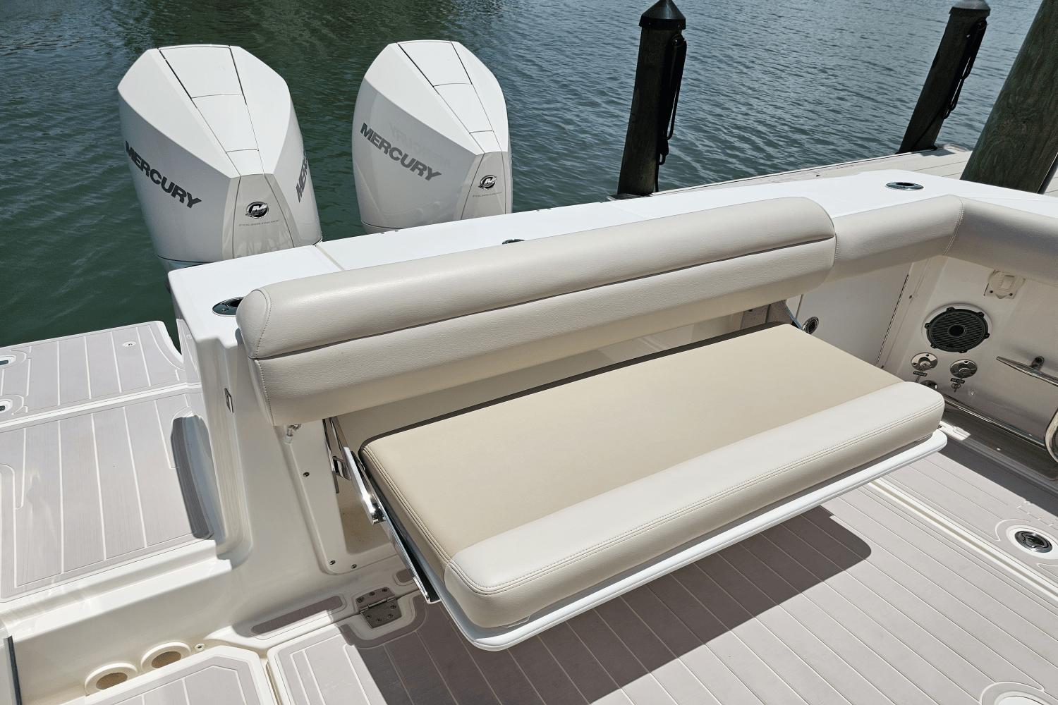 2021-boston-whaler-330-outrage-power-9820114-981505379-0-060620251159-55