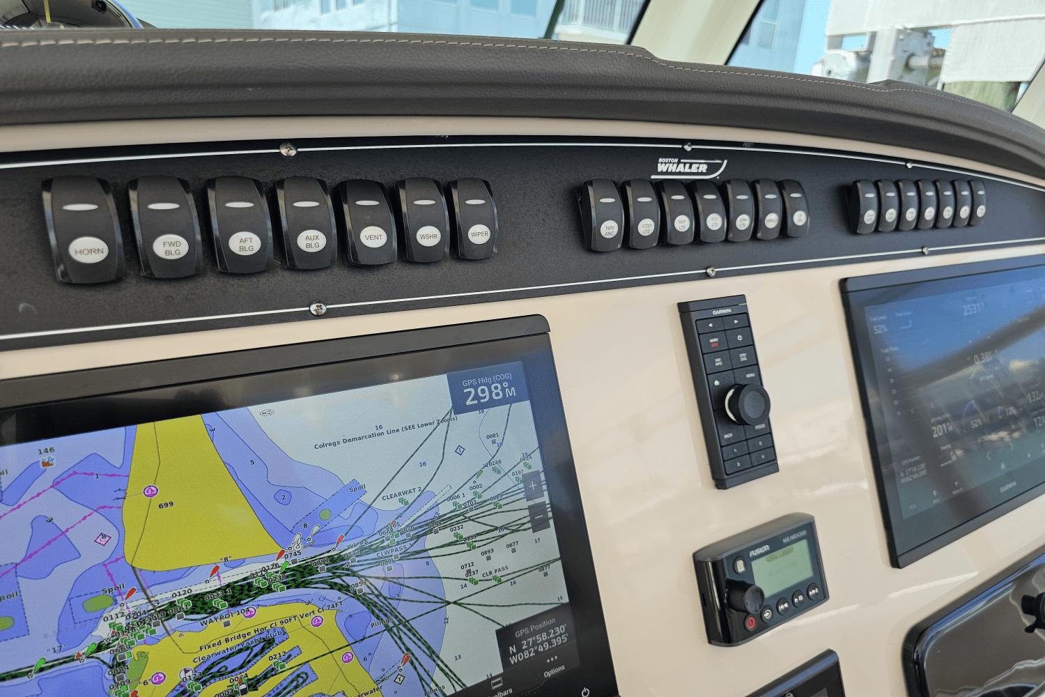 2021-boston-whaler-330-outrage-power-9820114-981505380-0-060620251159-51