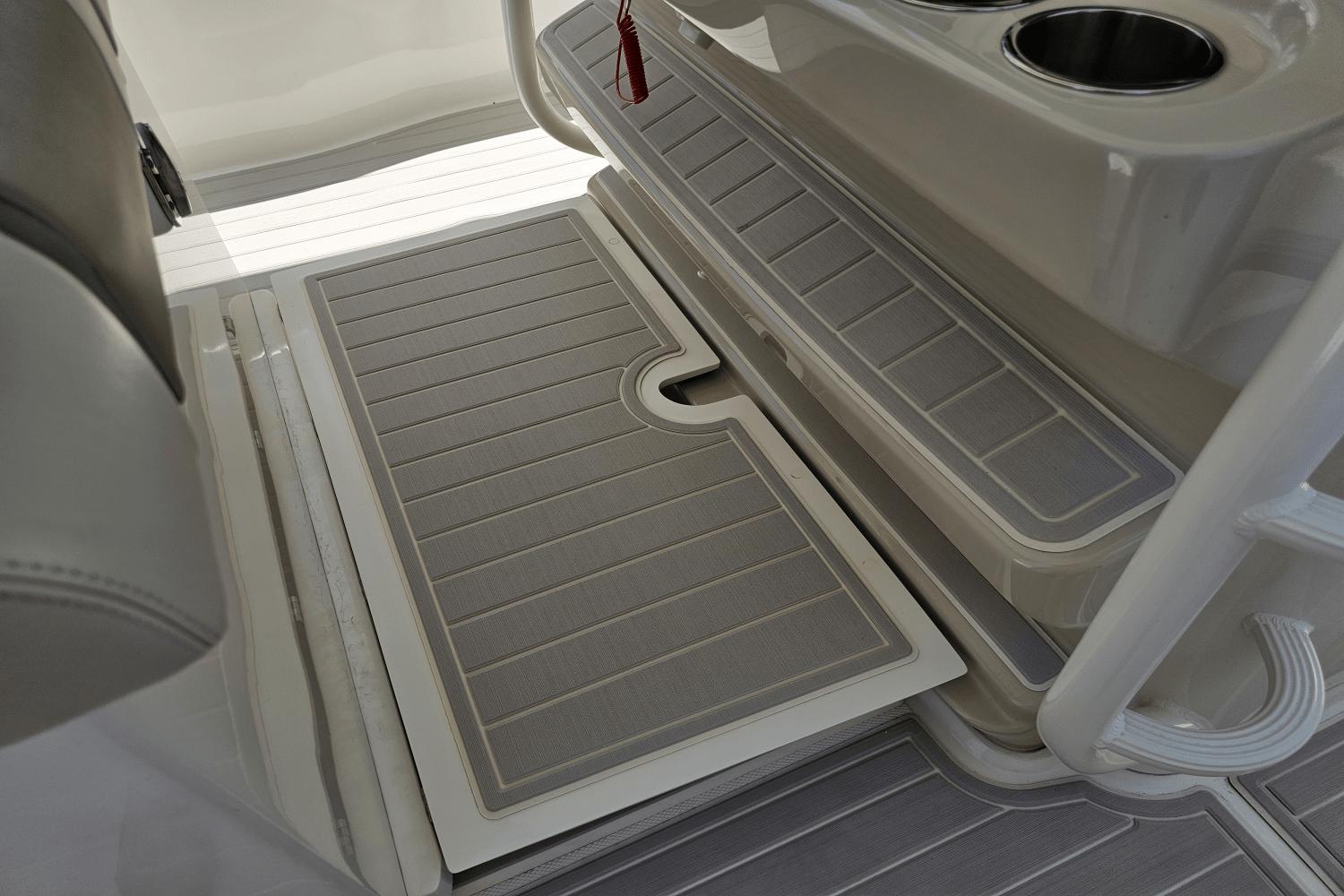 2021-boston-whaler-330-outrage-power-9820114-981505381-0-060620251159-39