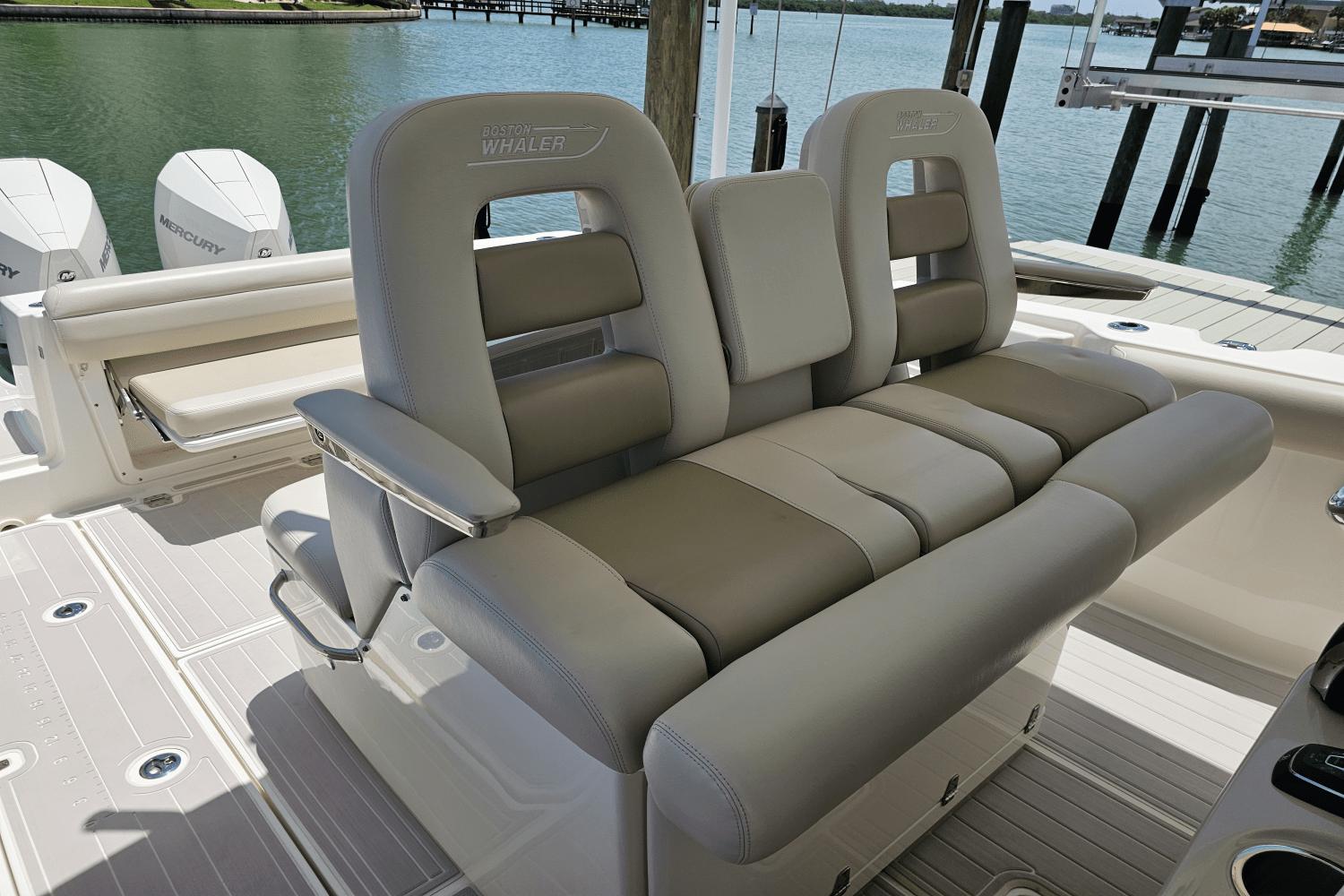2021-boston-whaler-330-outrage-power-9820114-981505383-0-060620251159-38