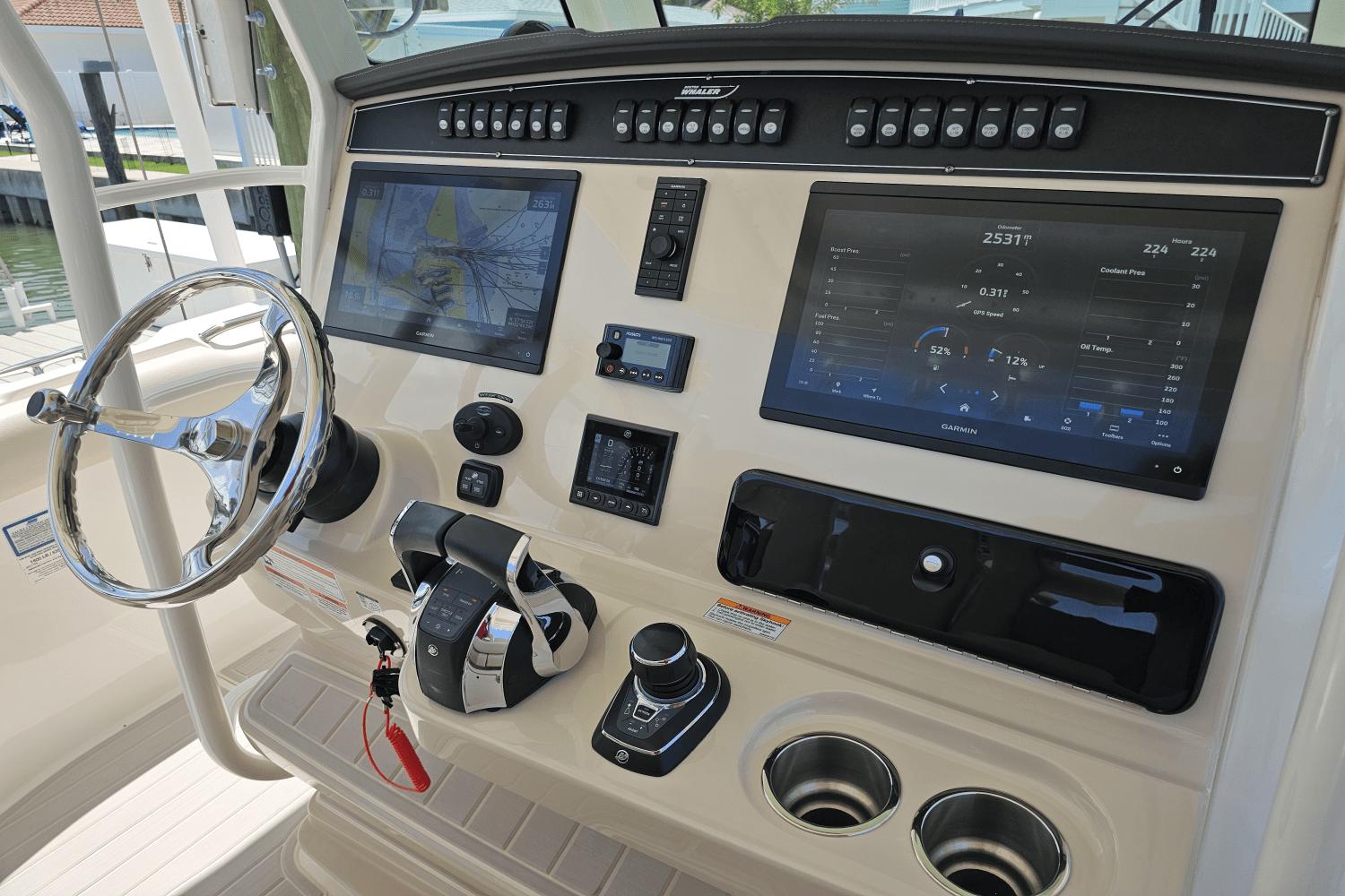 2021-boston-whaler-330-outrage-power-9820114-981505385-0-060620251159-37