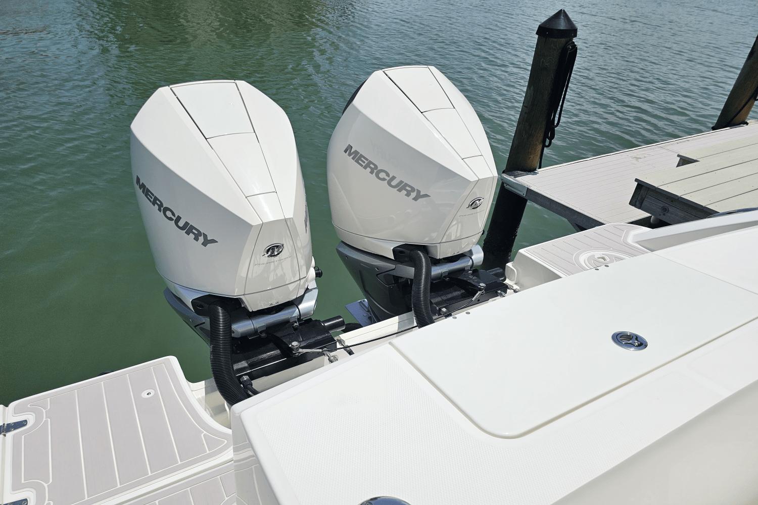 2021-boston-whaler-330-outrage-power-9820114-981505387-0-060620251159-56