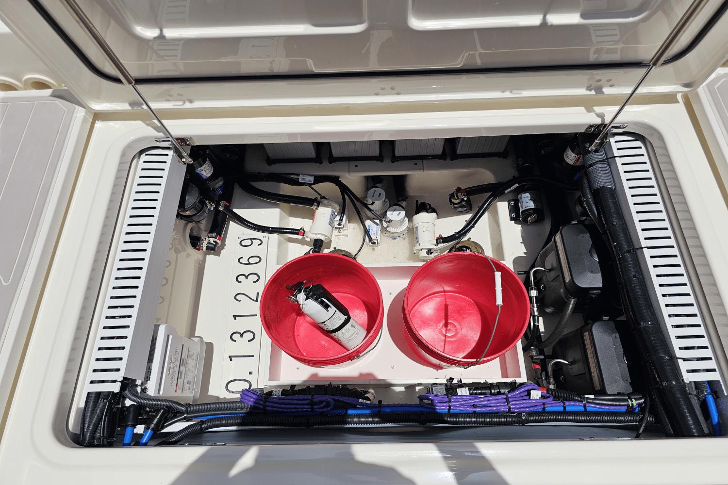2021-boston-whaler-330-outrage-power-9820114-981505392-0-060620251200-84