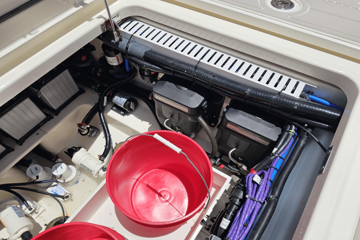 2021-boston-whaler-330-outrage-power-9820114-981505400-0-060620251200-85