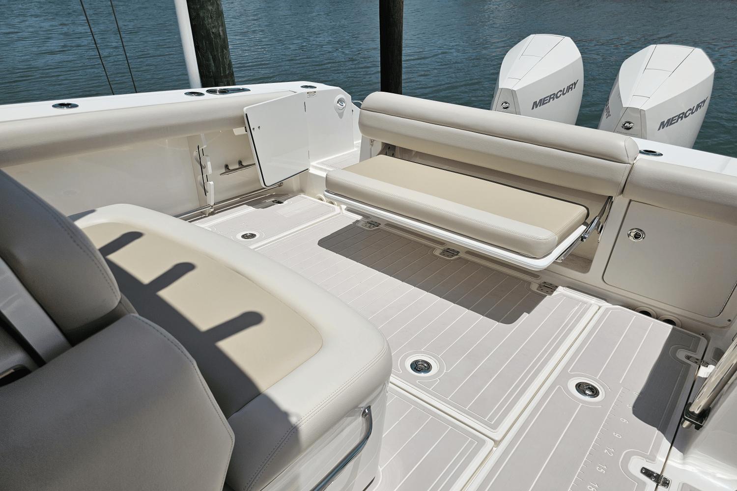 2021-boston-whaler-330-outrage-power-9820114-981505402-0-060620251159-53