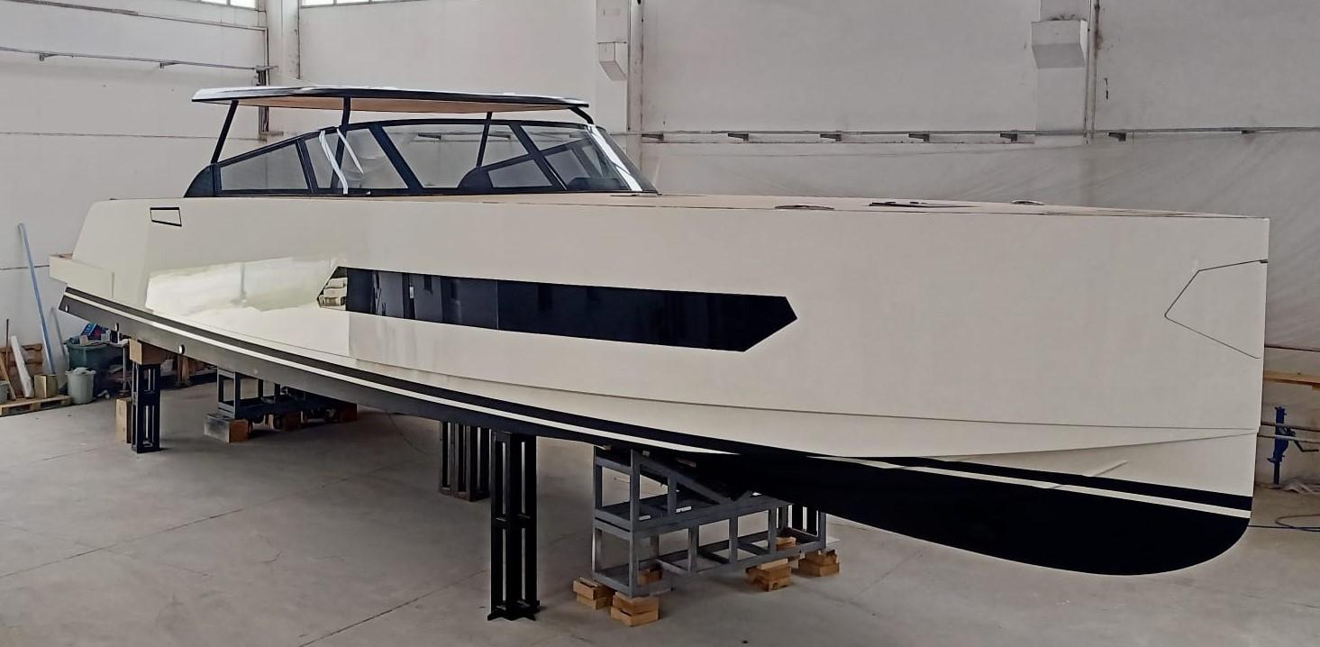2025 Phantom 62 