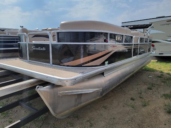 2014 Godfrey Pontoon boat for sale, model of the boat is Sweetwater 2286 & Image # 3 of 16