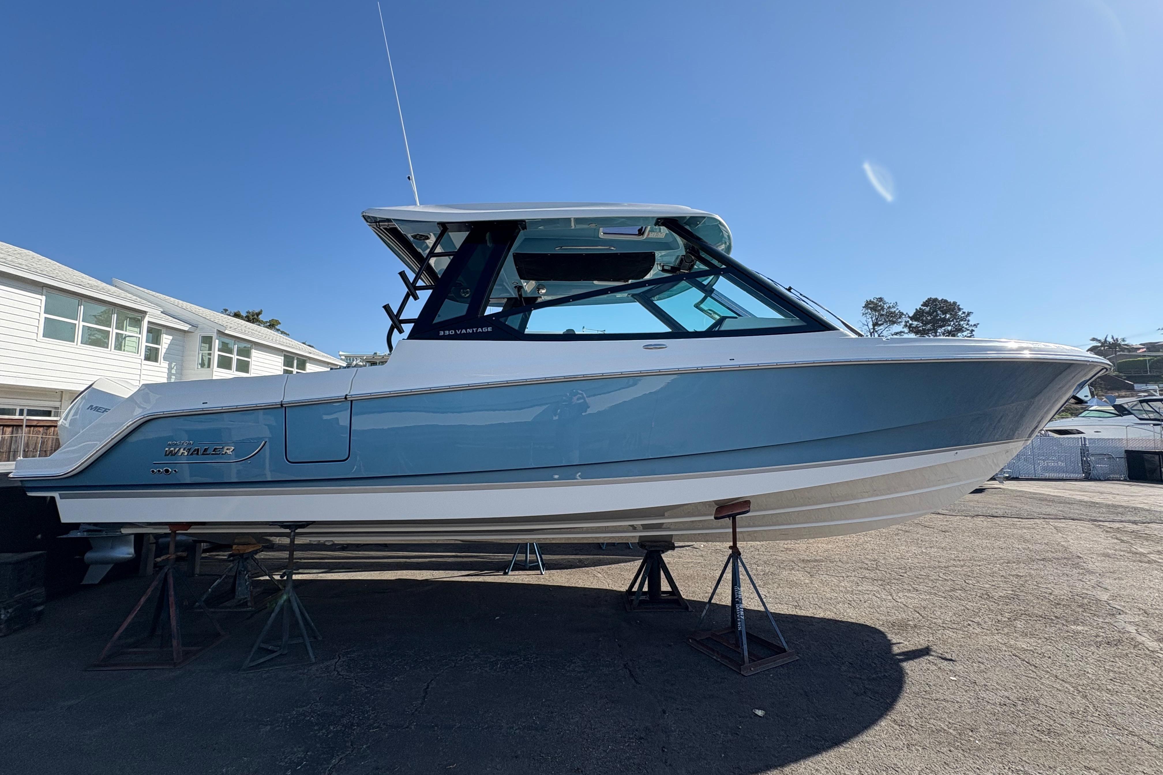 2026 Boston Whaler 330 Vantage #BW0032F primary image