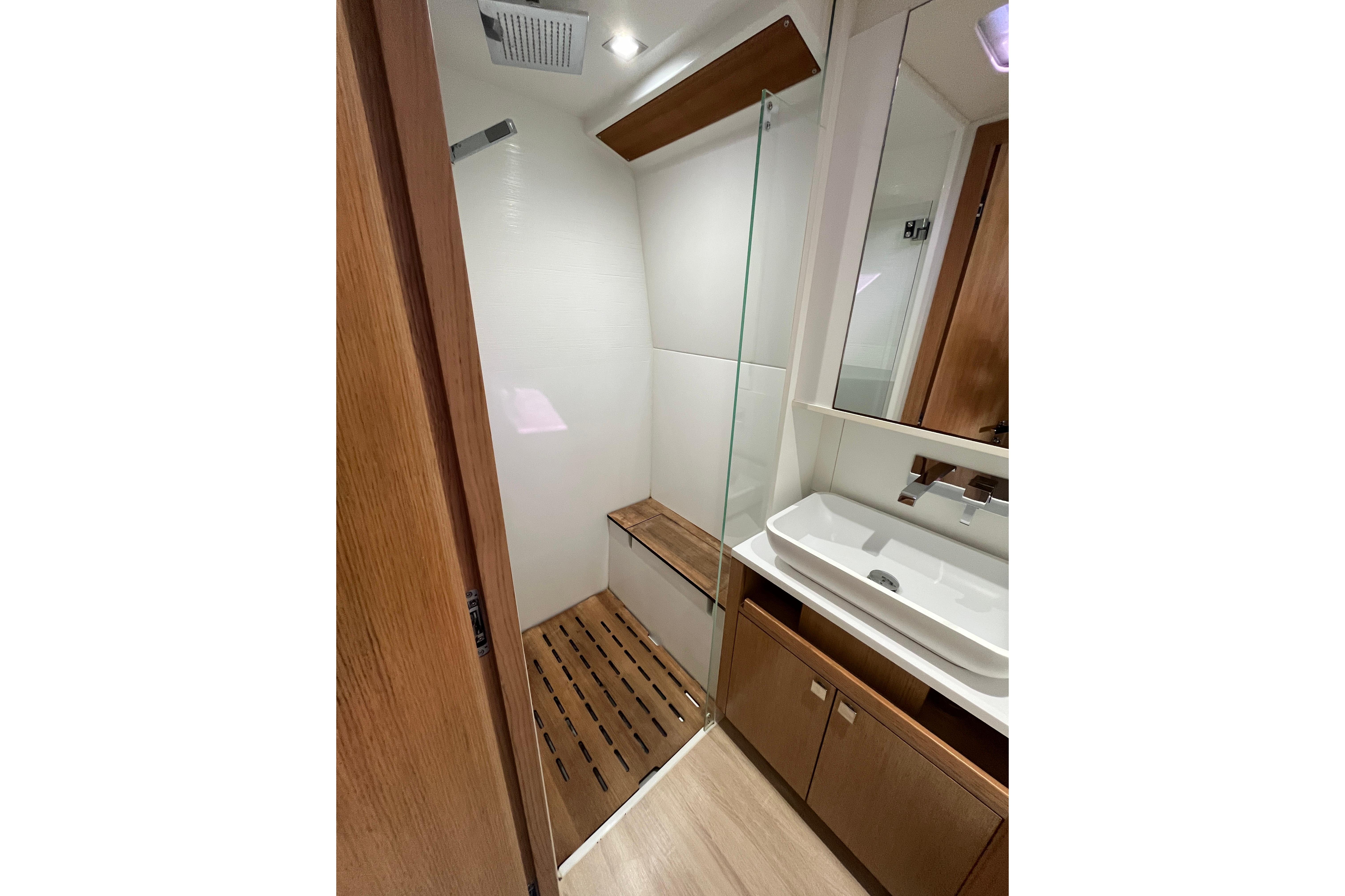 Privilege 580 SIGNATURE