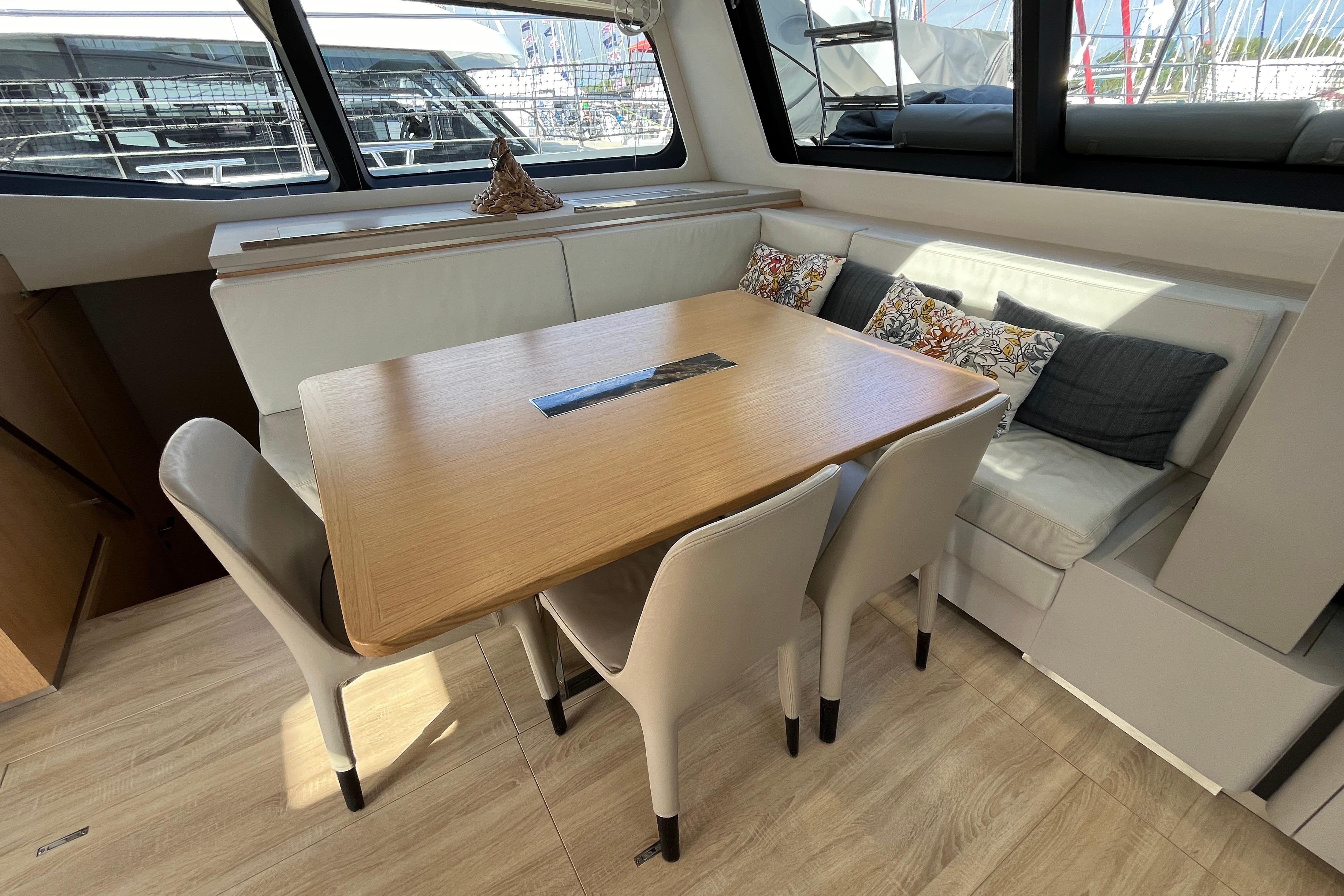 Privilege 580 SIGNATURE