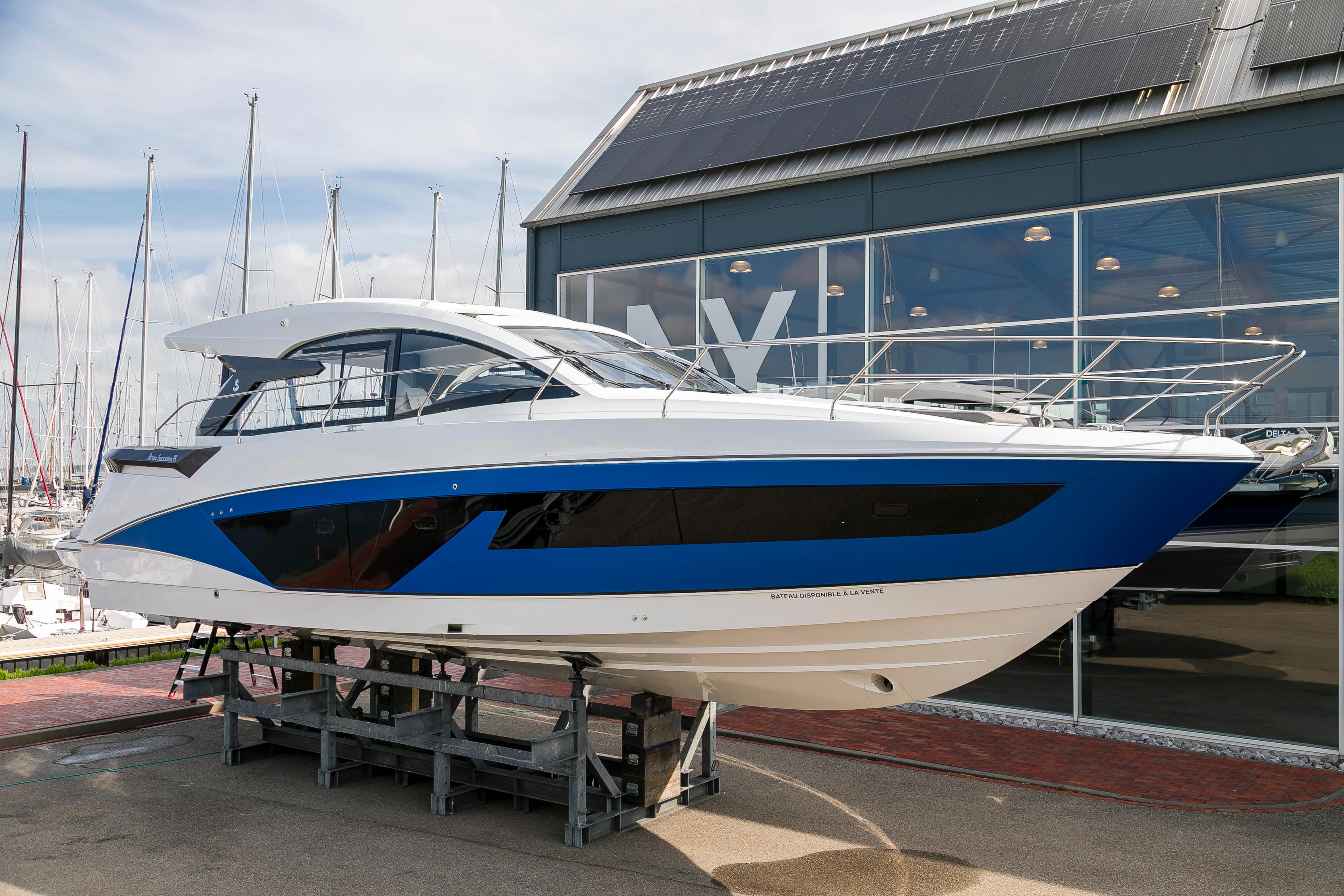 Yacht Photos Pics