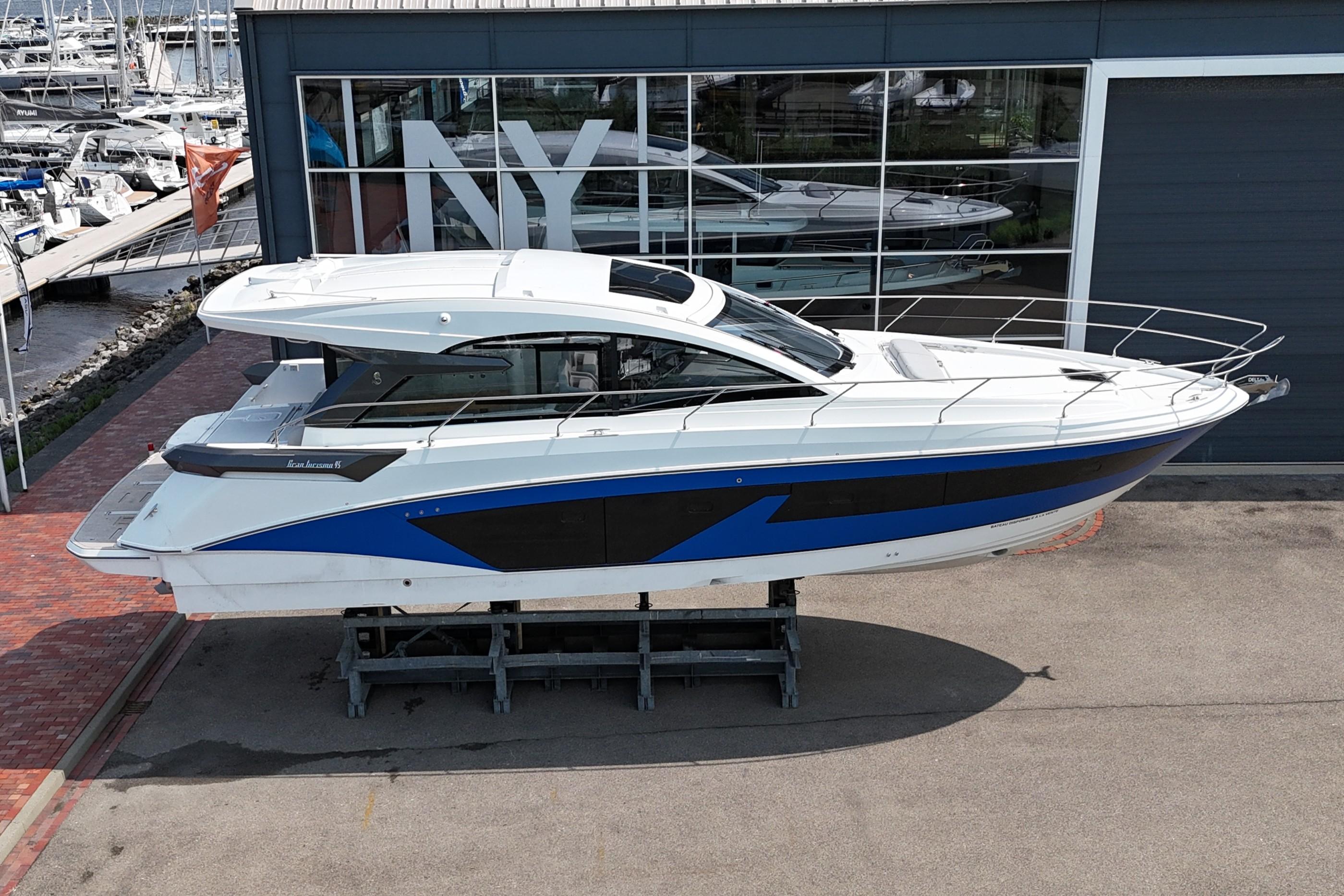 Yacht Photos Pics