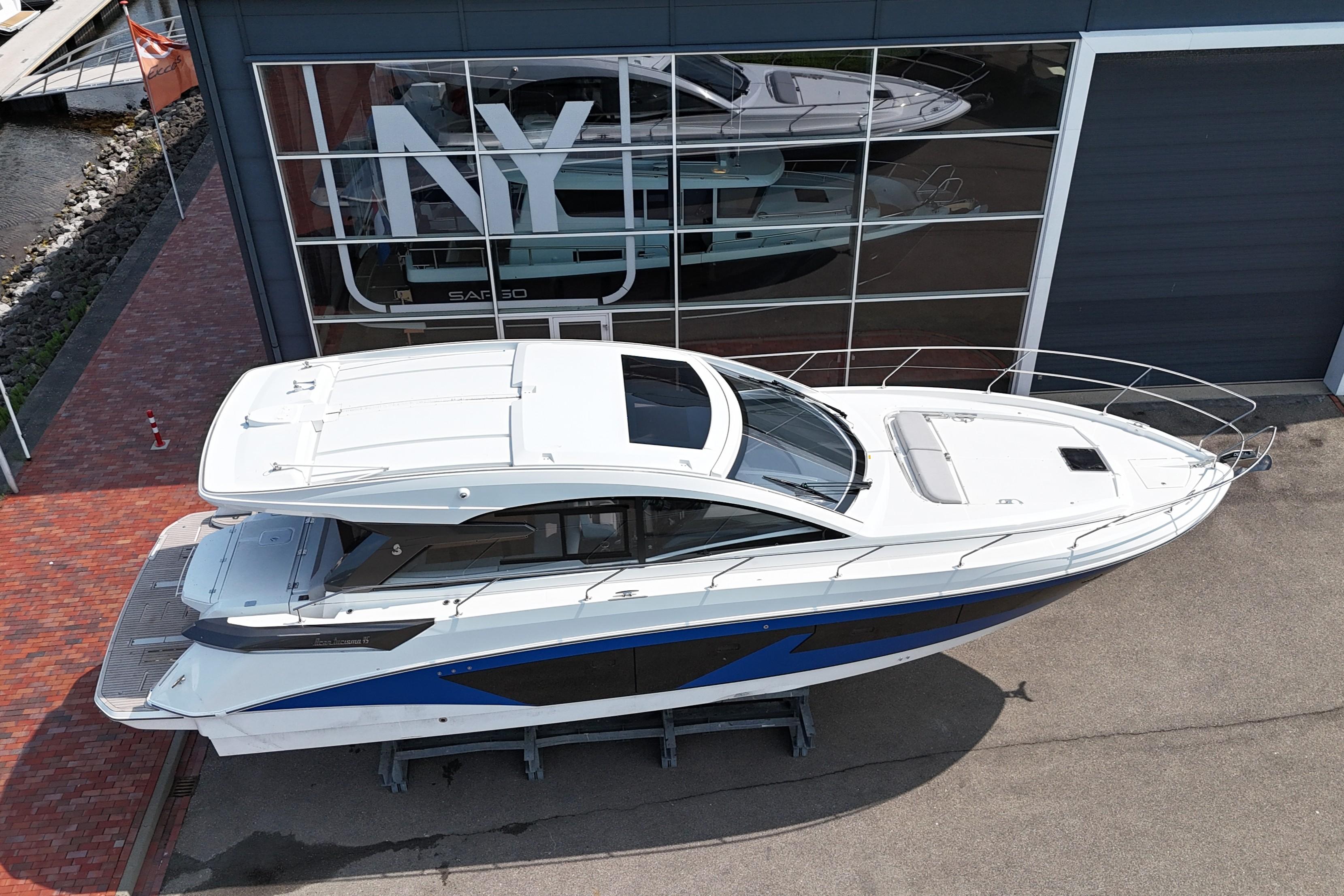 Yacht Photos Pics
