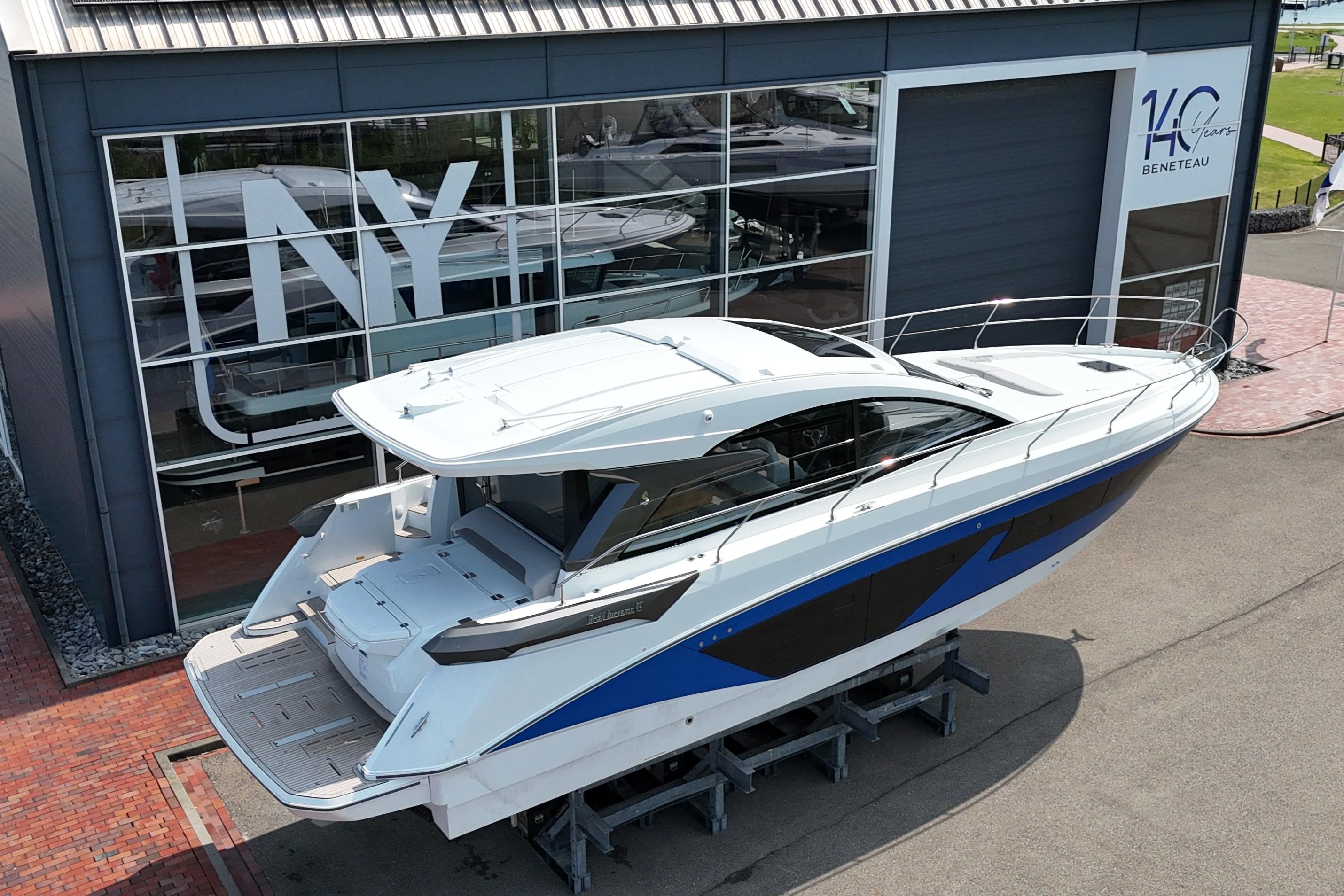 Yacht Photos Pics