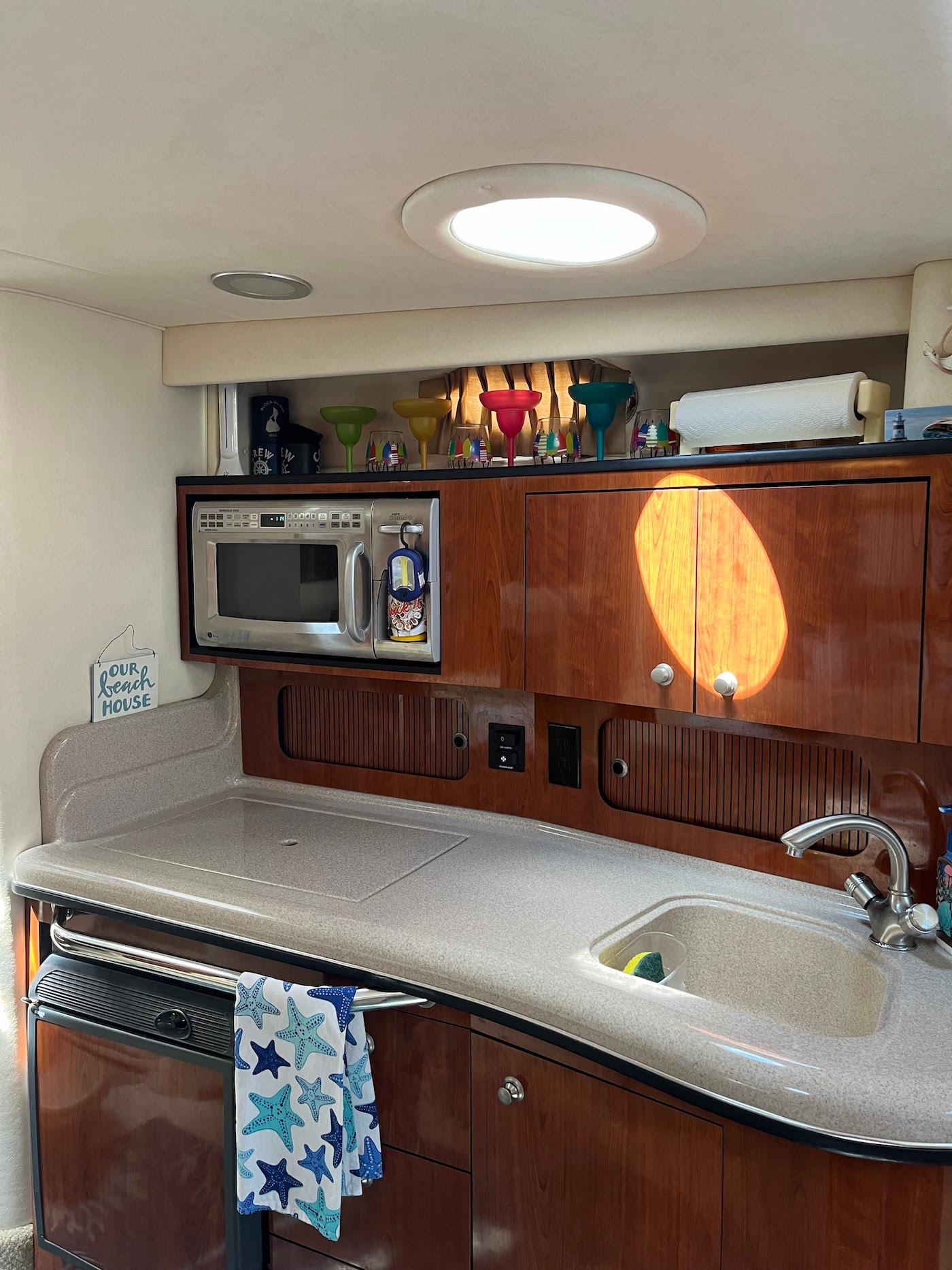 CT 9221 KY Knot 10 Yacht Sales