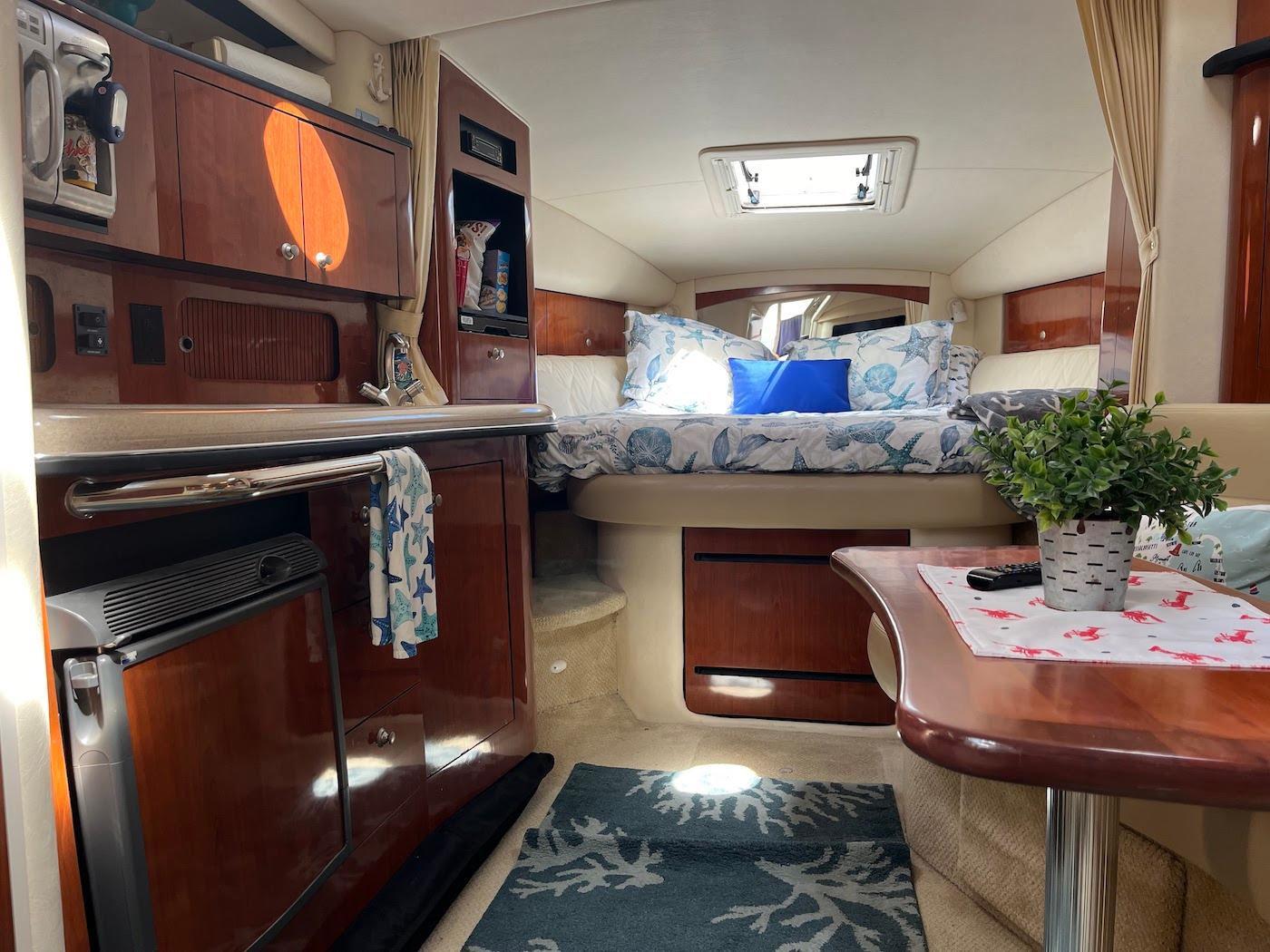 CT 9221 KY Knot 10 Yacht Sales