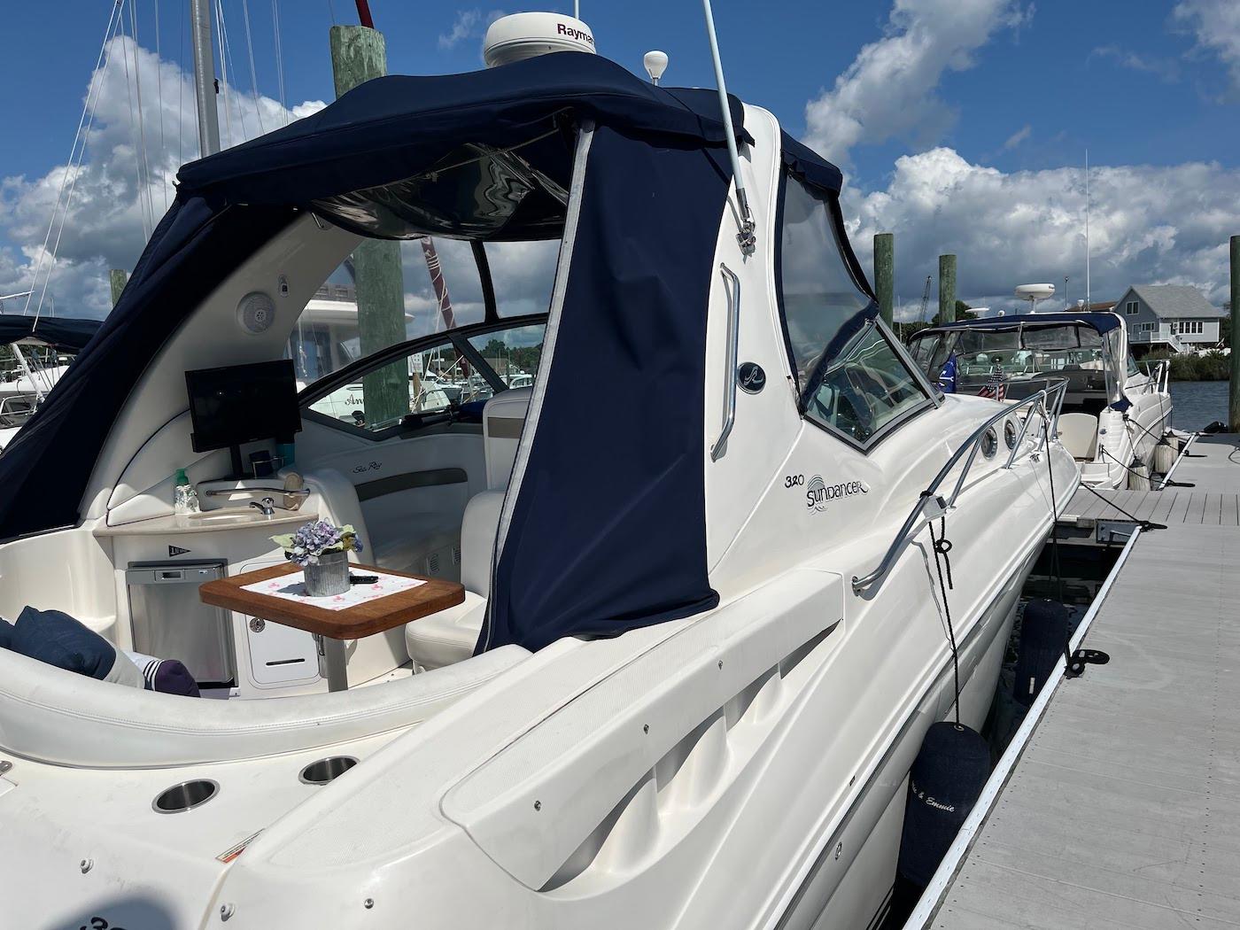 CT 9221 KY Knot 10 Yacht Sales
