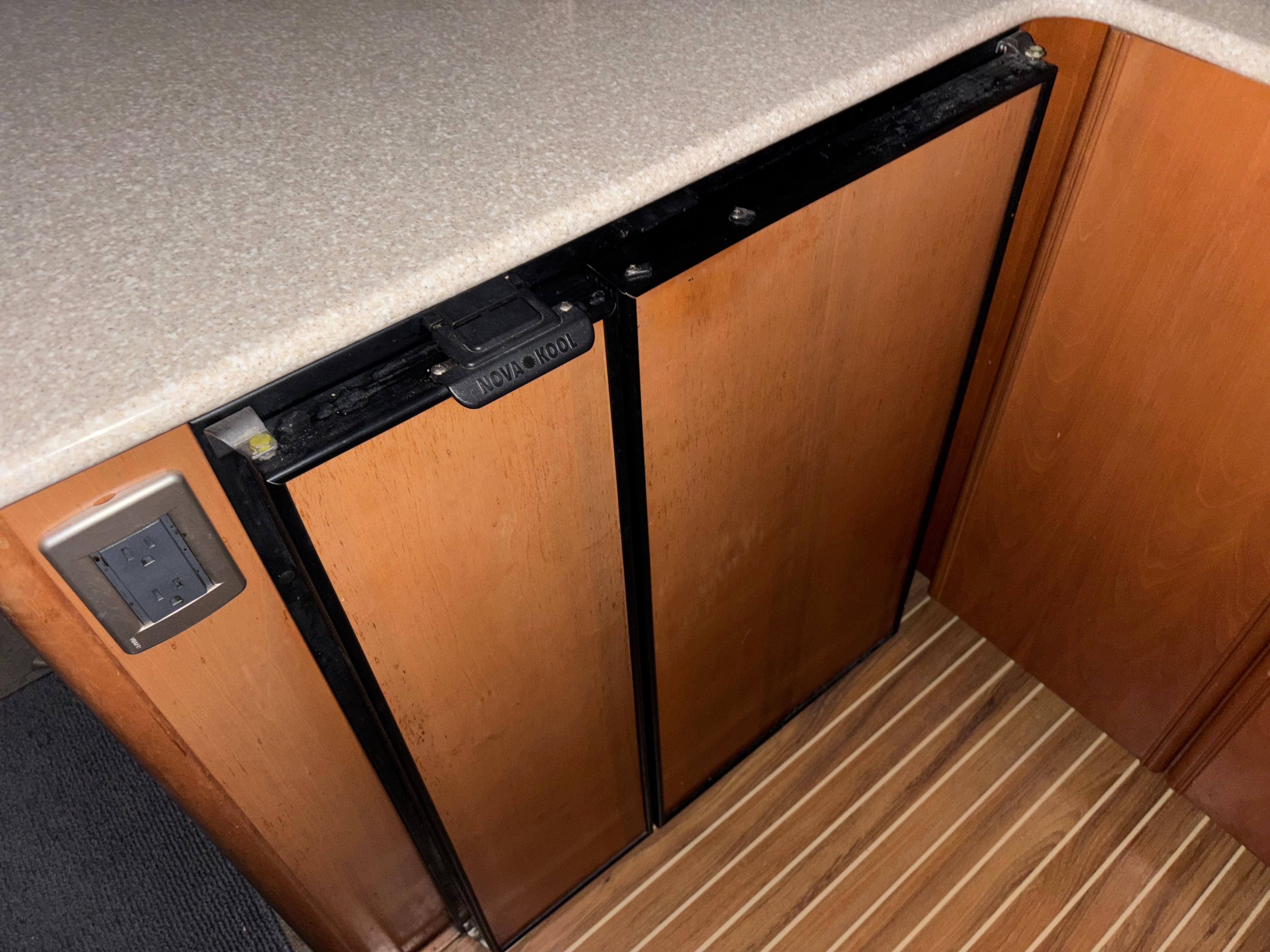 2004-meridian-381-sedan-power-9530121-20250402062919056-1_XLARGE