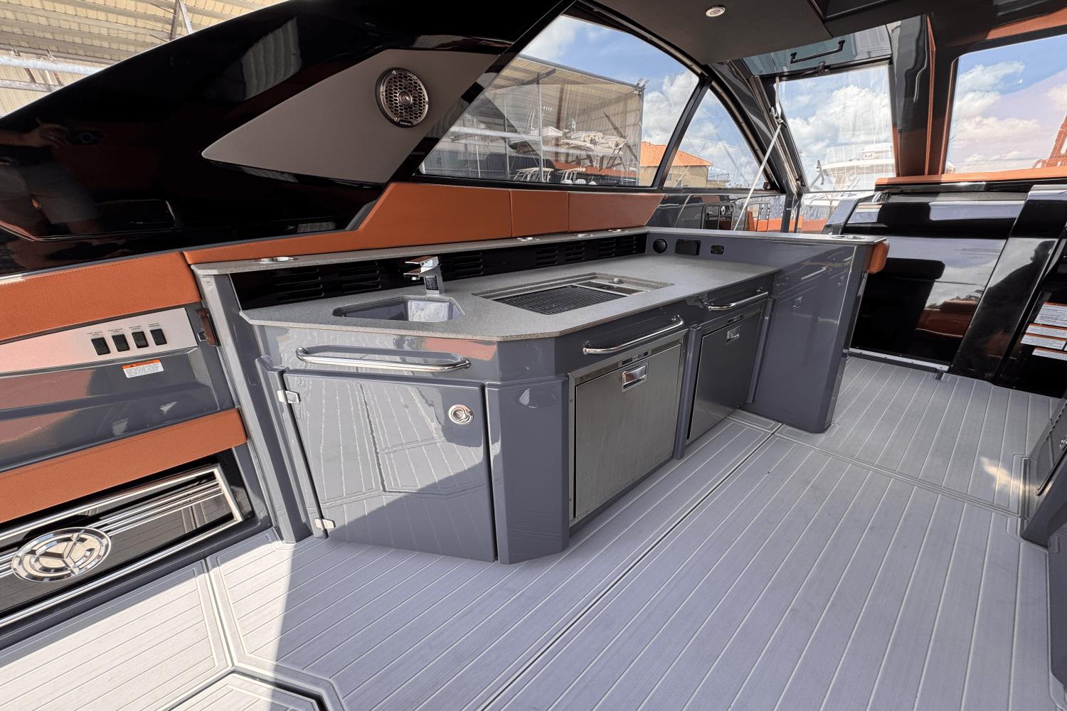 2023-cruisers-yachts-42-gls-power-9830124-982780141-0-160620251147-3