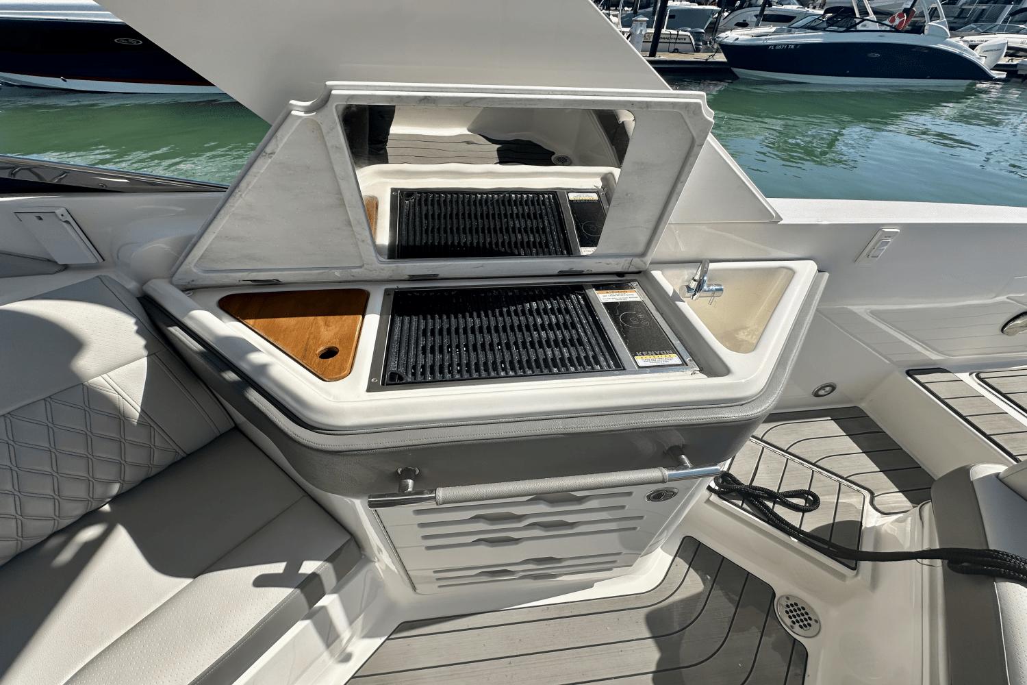 2023-sea-ray-310-slx-outboard-power-9650124-974560434-0-010320250318-1