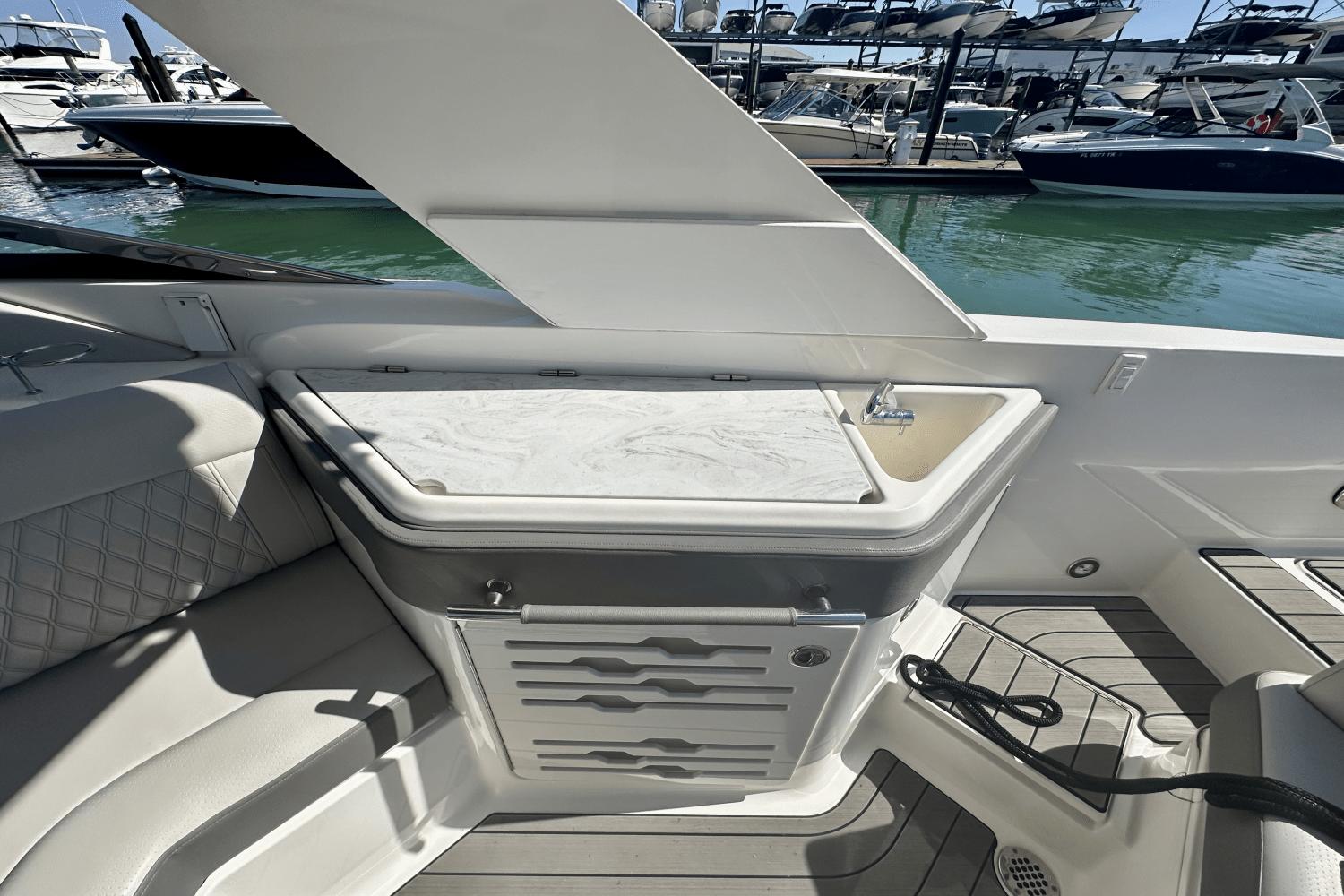2023-sea-ray-310-slx-outboard-power-9650124-974560437-0-010320250318-0