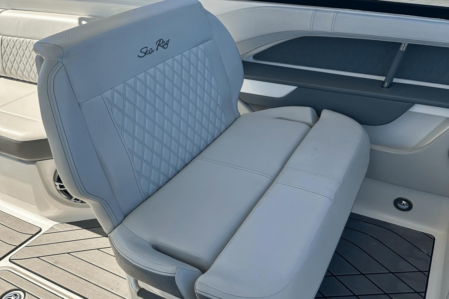 2023-sea-ray-310-slx-outboard-power-9650124-974560549-0-010320250330-1