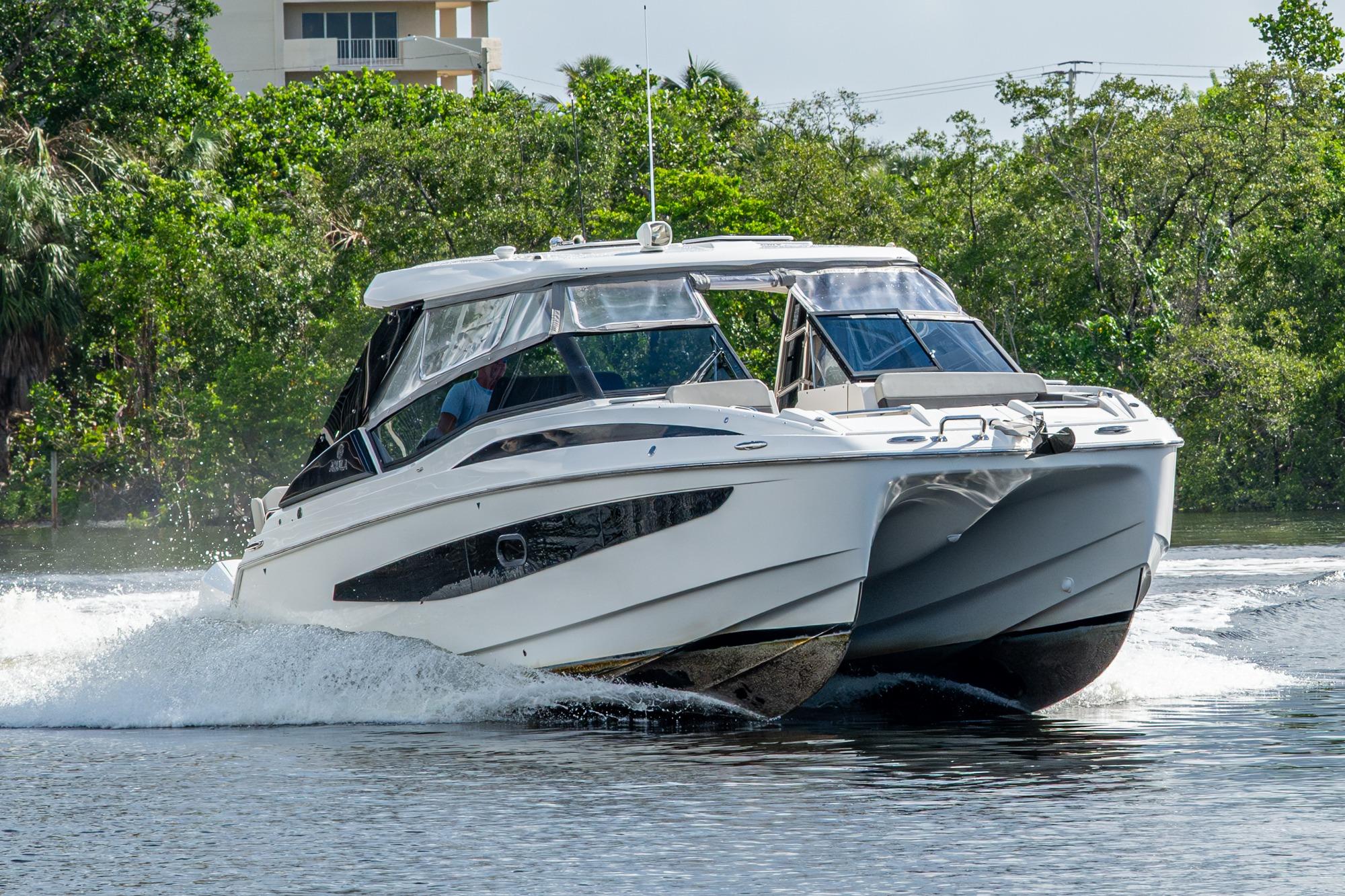 2023 Aquila 32 Power Cat